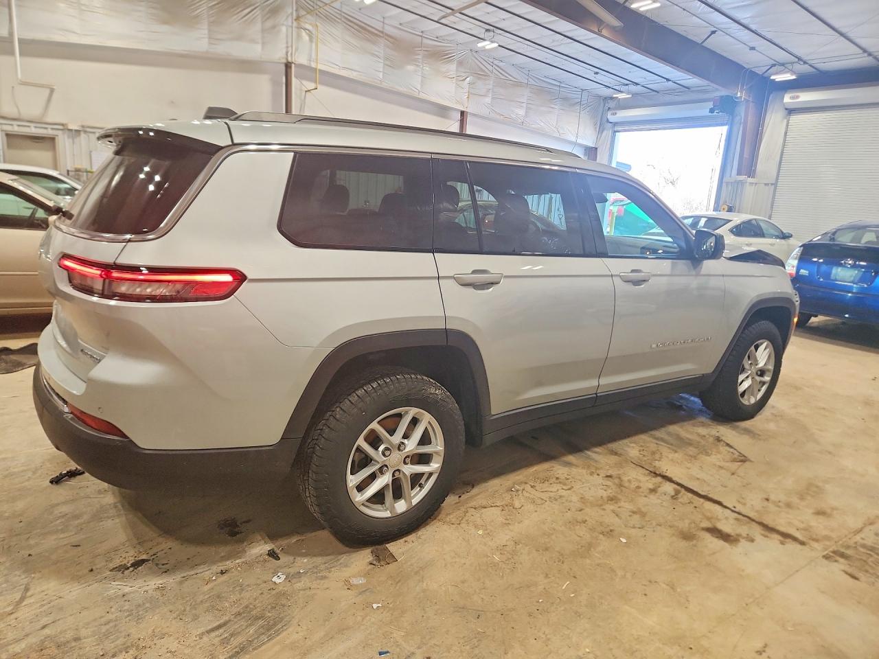 2021 Jeep Grand Cherokee L Laredo Серебряный vin: 1C4RJKAG6M8202697