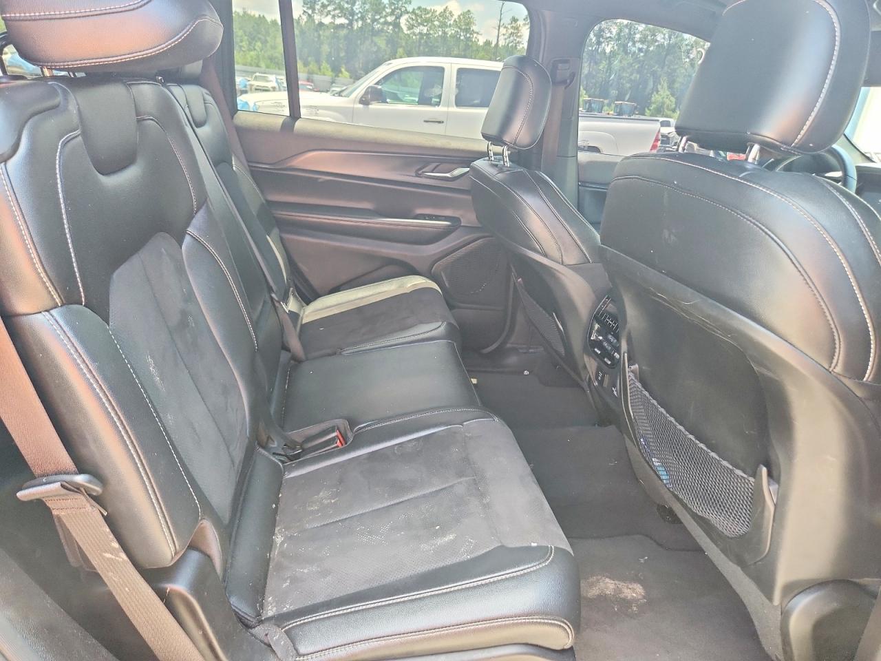 2024 Jeep Grand Cherokee L Laredo Gray vin: 1C4RJKAGXR8535637