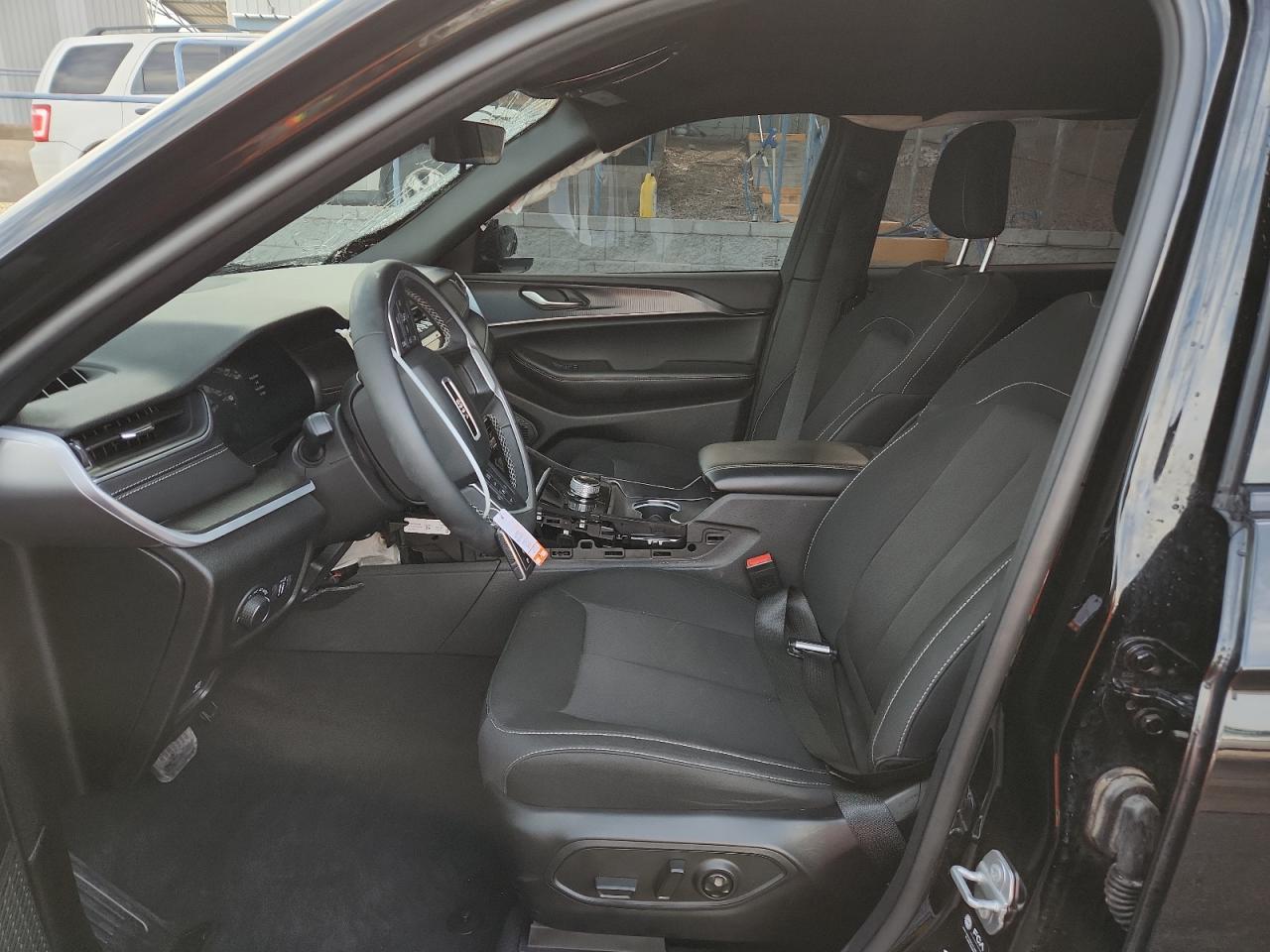 2025 Jeep Grand Cherokee L Laredo Черный vin: 1C4RJKAGXS8686421