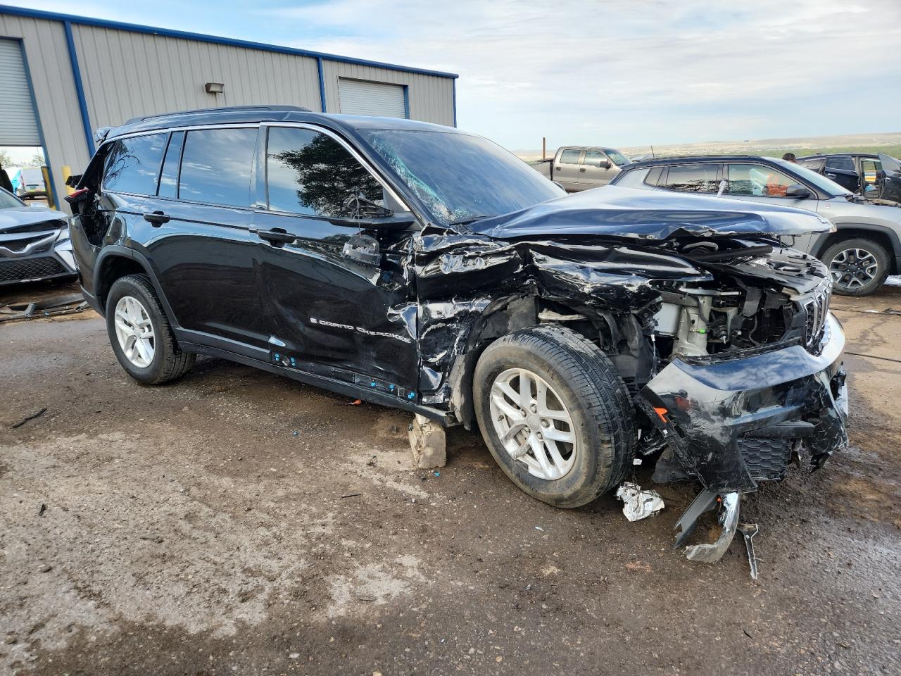 2025 Jeep Grand Cherokee L Laredo Черный vin: 1C4RJKAGXS8686421