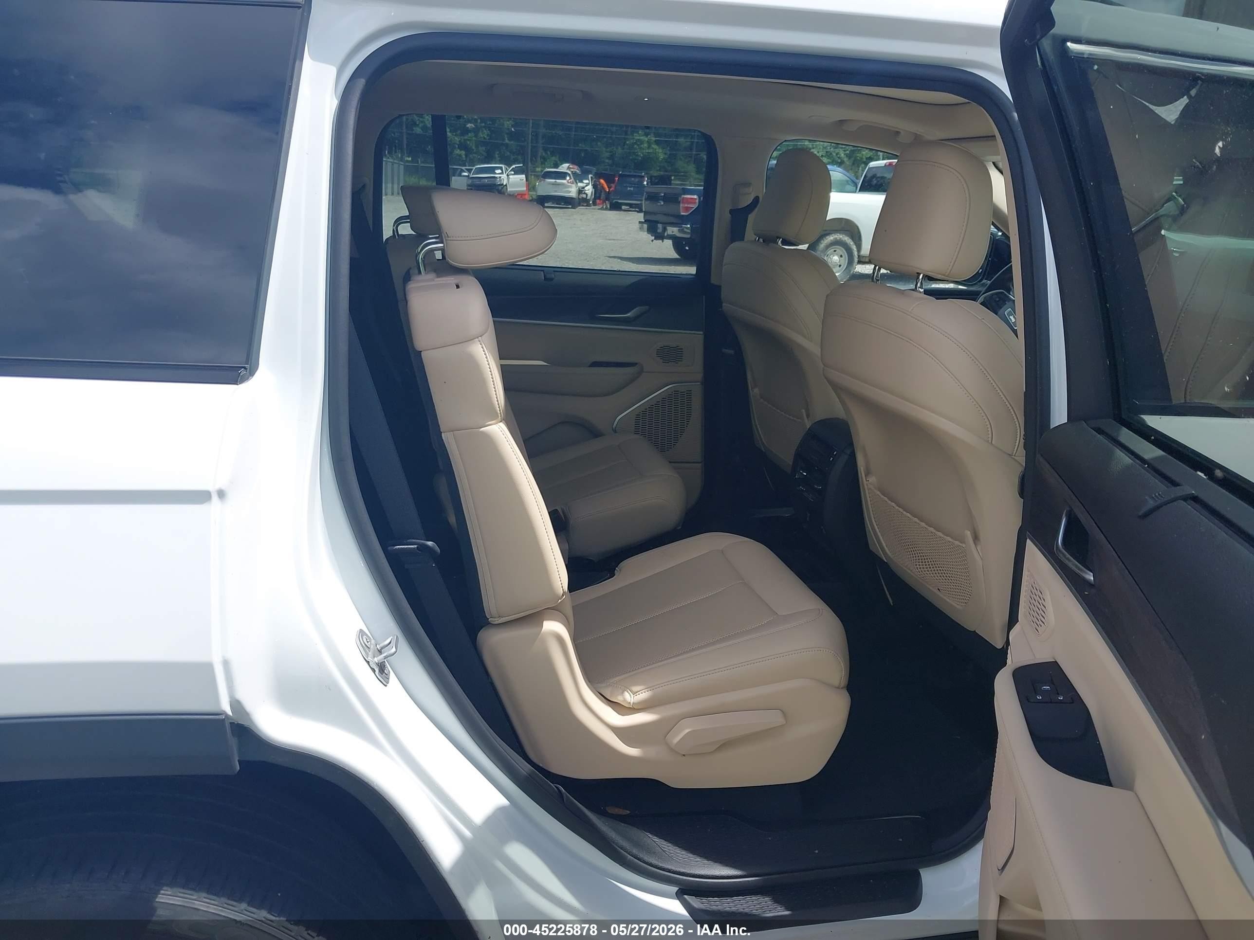 2021 Jeep Grand Cherokee L Limited 4x4 White vin: 1C4RJKBG0M8107342