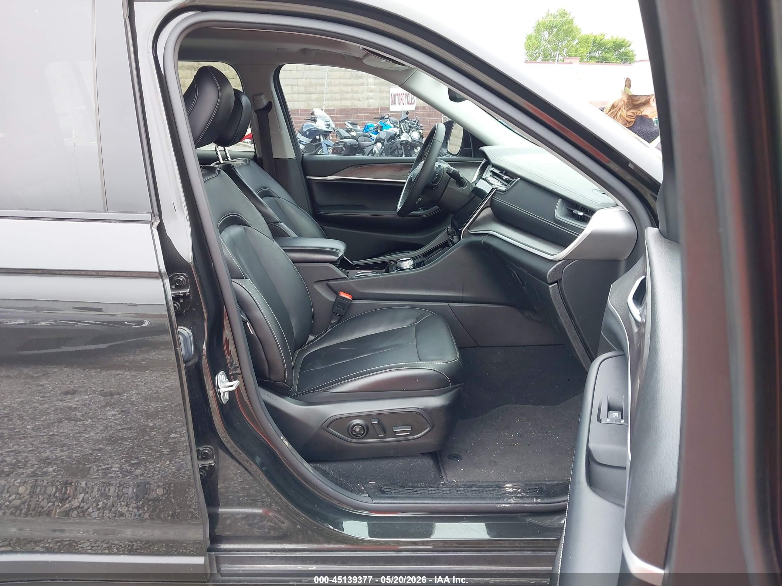 2023 Jeep Grand Cherokee L Limited 4x4 Gray vin: 1C4RJKBG1P8782072