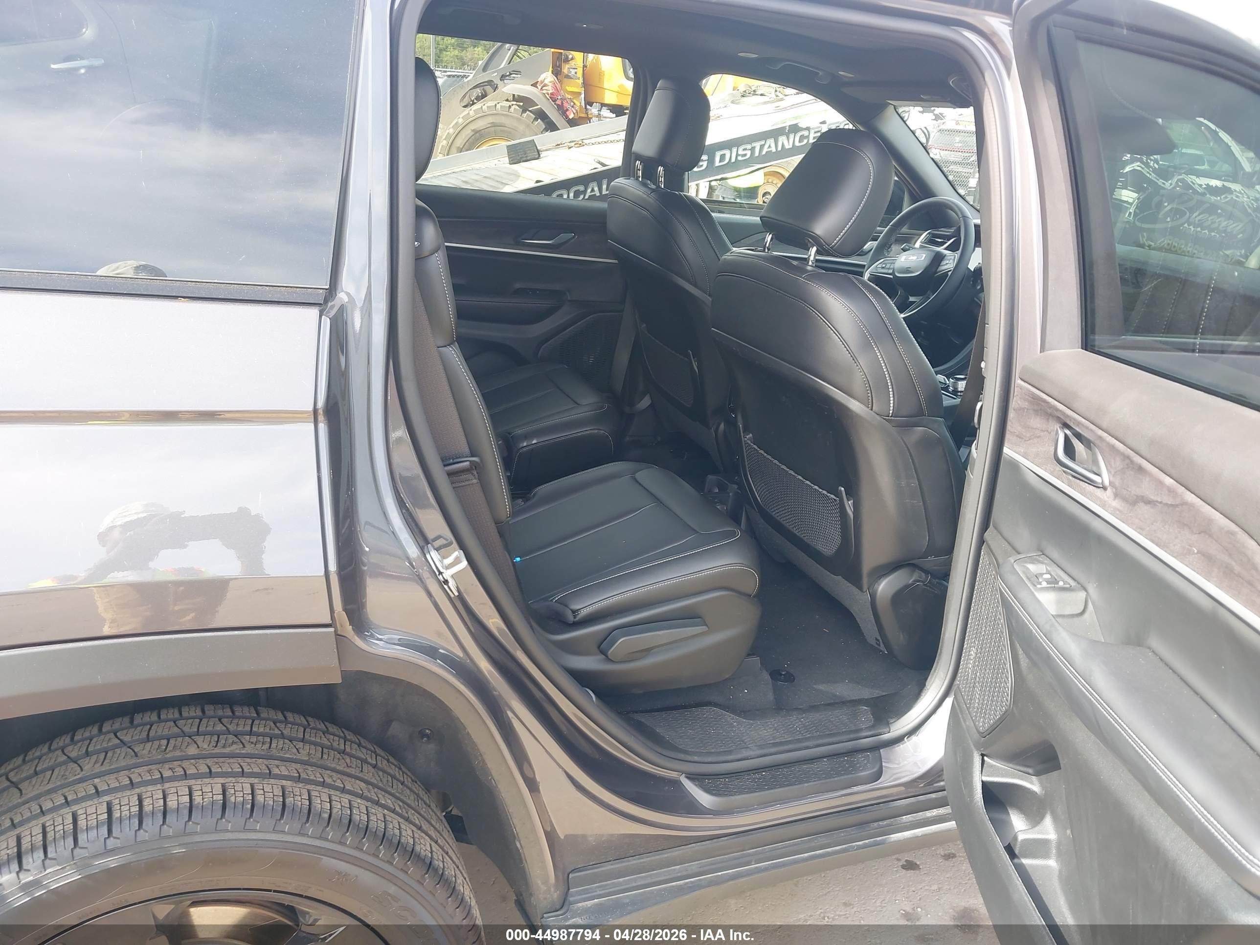2025 Jeep Grand Cherokee L Limited 4x4 Gray vin: 1C4RJKBG1S8768519
