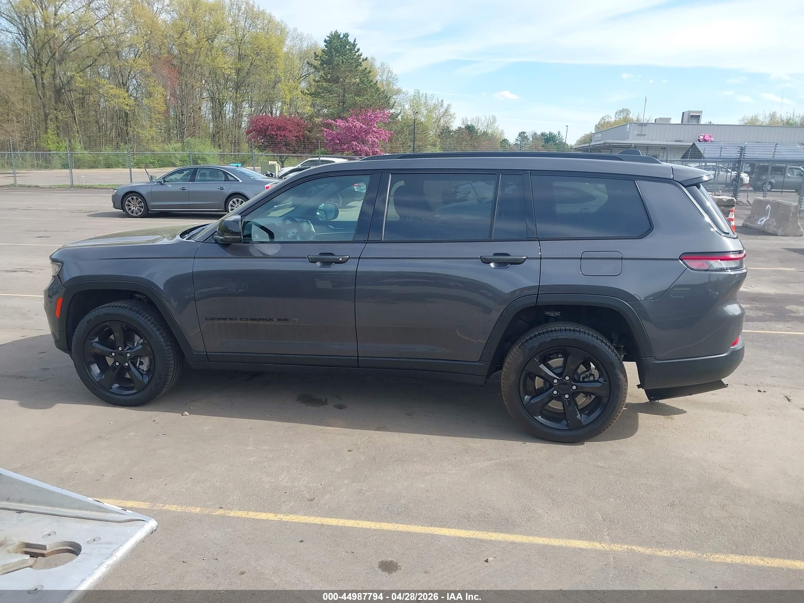 2025 Jeep Grand Cherokee L Limited 4x4 Gray vin: 1C4RJKBG1S8768519