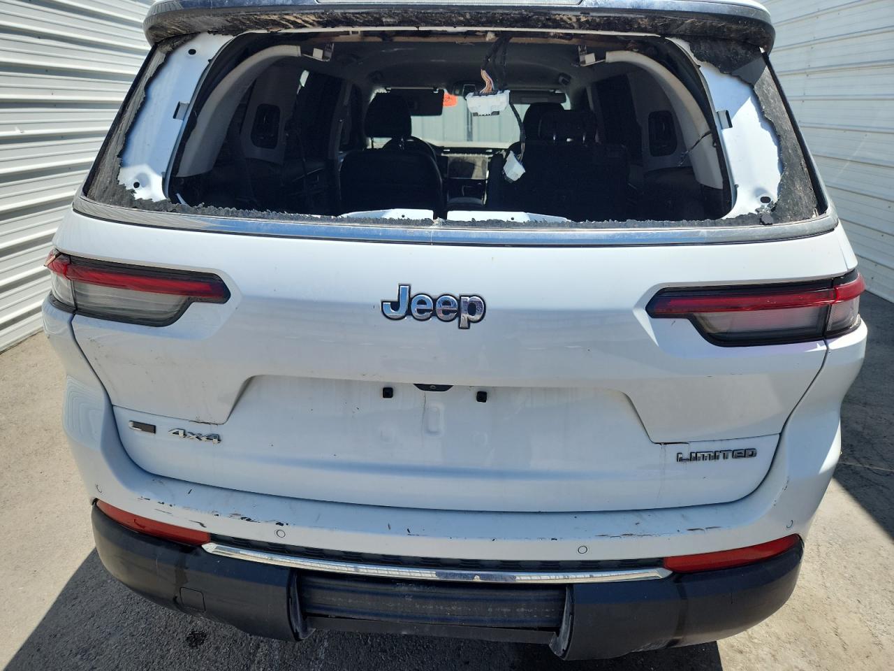 2023 Jeep Grand Cherokee L Limited Белый vin: 1C4RJKBG4P8806557 Damage: Rear Glass, Broken, Replacement Required