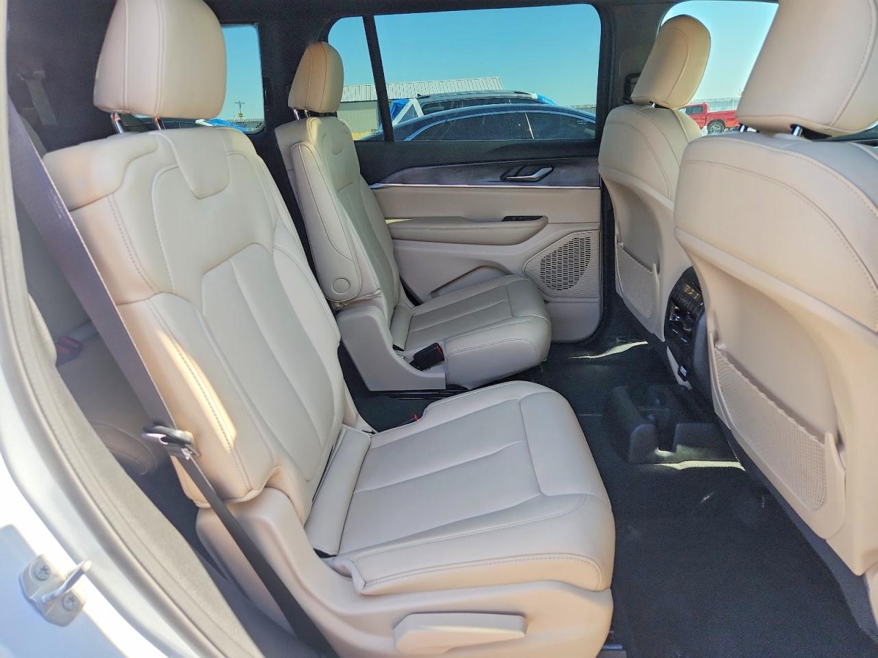 2025 Jeep Grand Cherokee L Limited White vin: 1C4RJKBG5S8665068