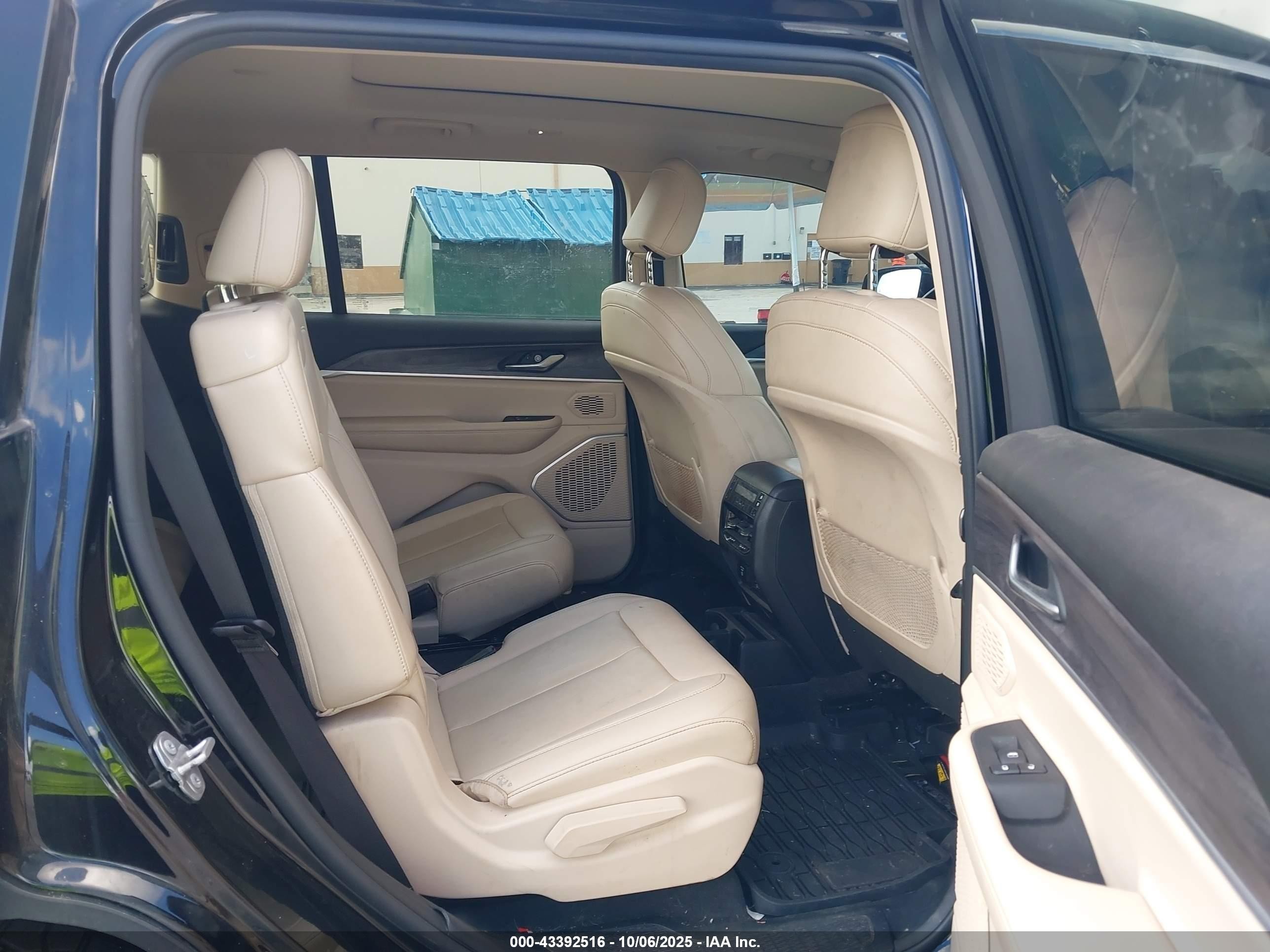 2022 Jeep Grand Cherokee L Limited 4x4 Черный vin: 1C4RJKBG6N8504491
