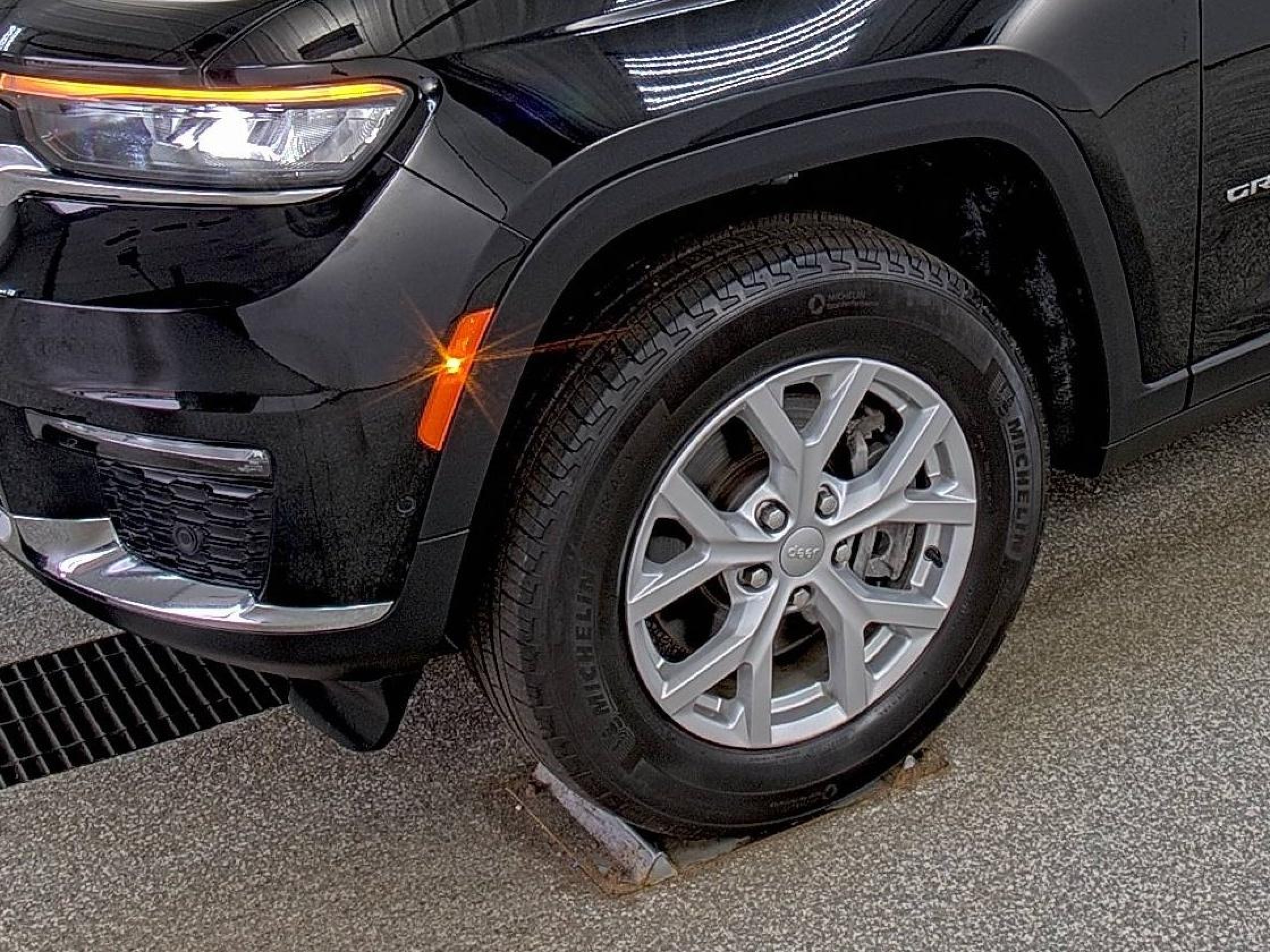 2023 Jeep Grand Cherokee L Limited vin: 1C4RJKBG7P8804785