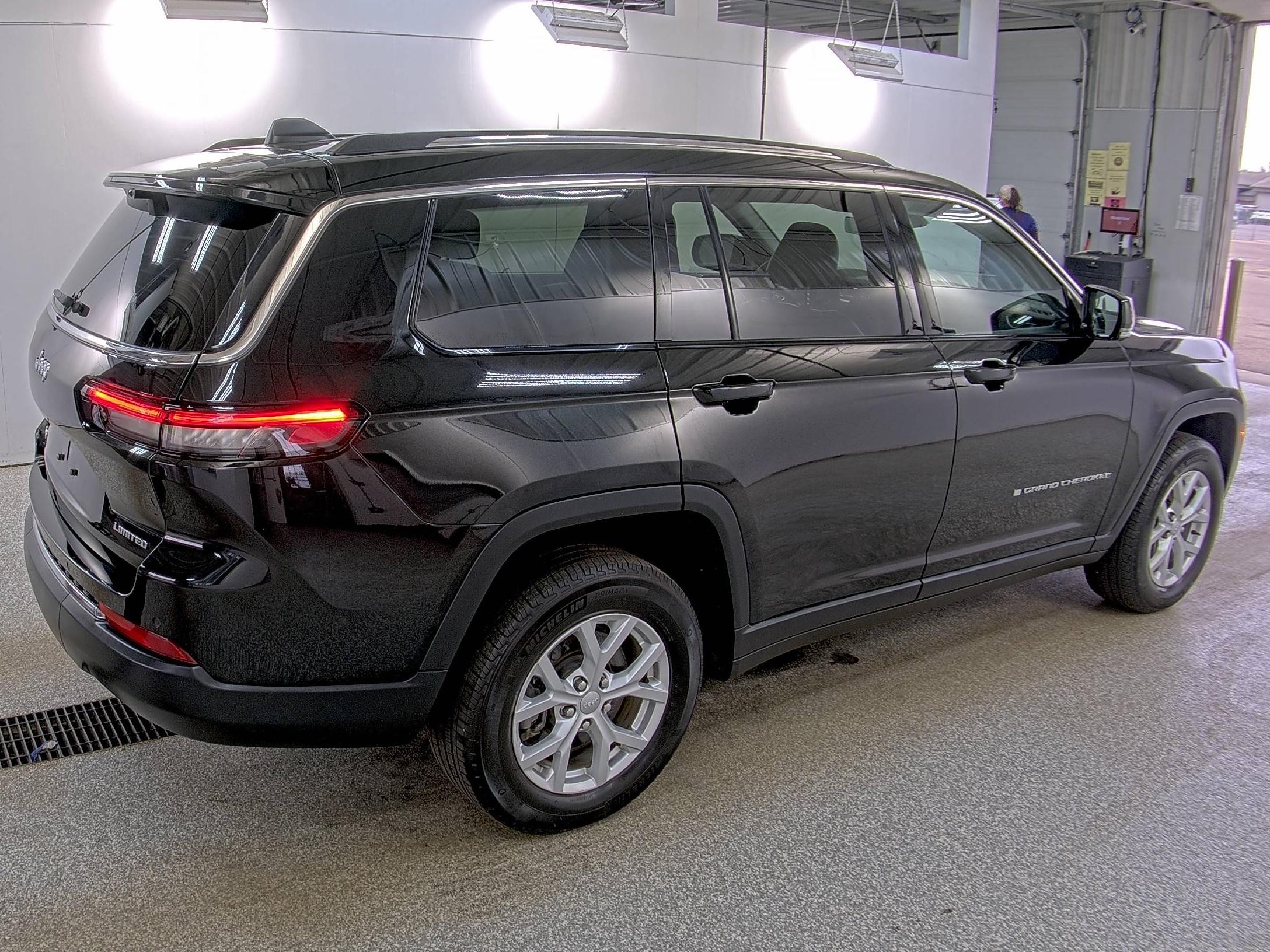 2023 Jeep Grand Cherokee L Limited vin: 1C4RJKBG7P8804785