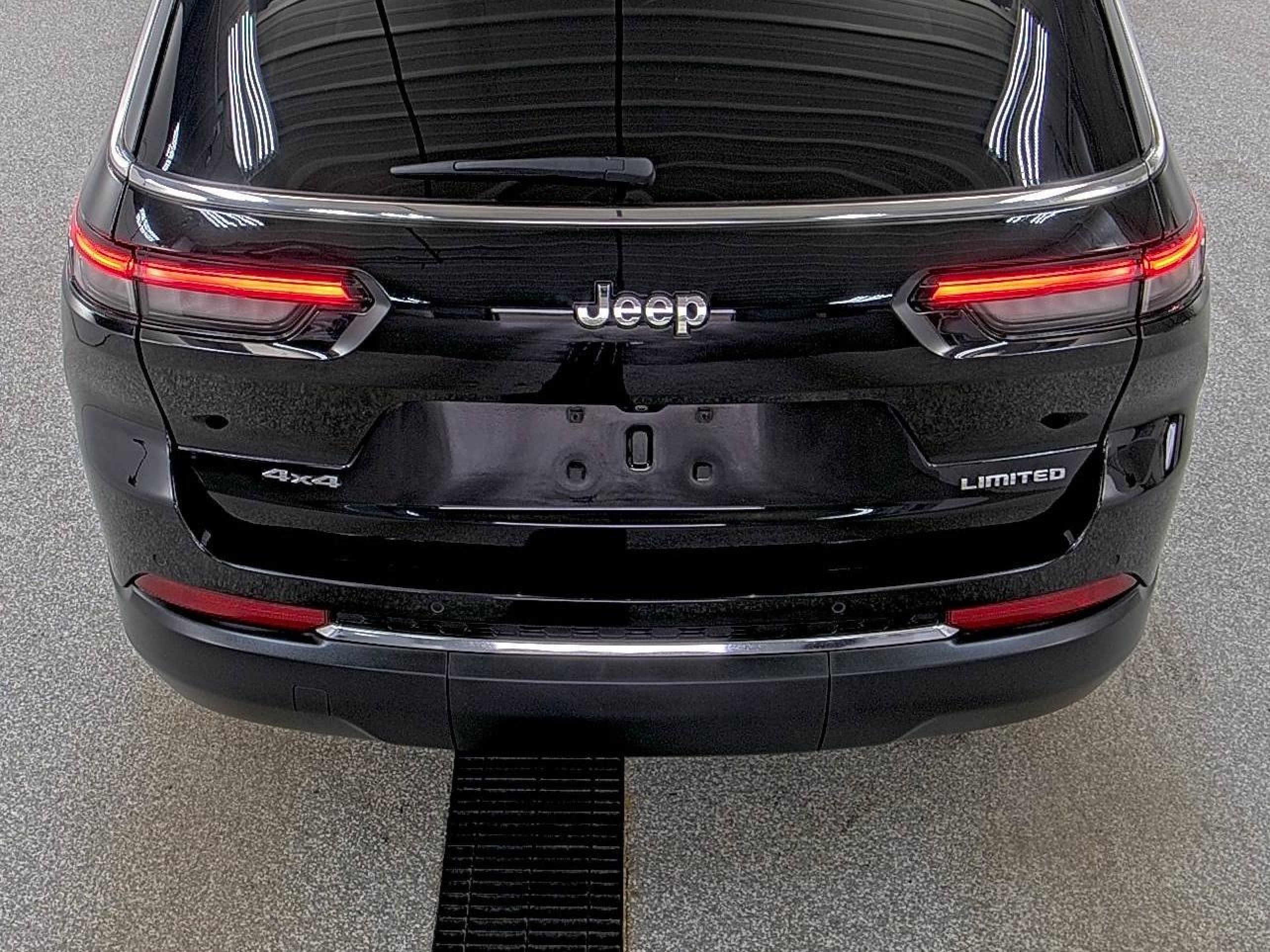 2023 Jeep Grand Cherokee L Limited vin: 1C4RJKBG7P8804785