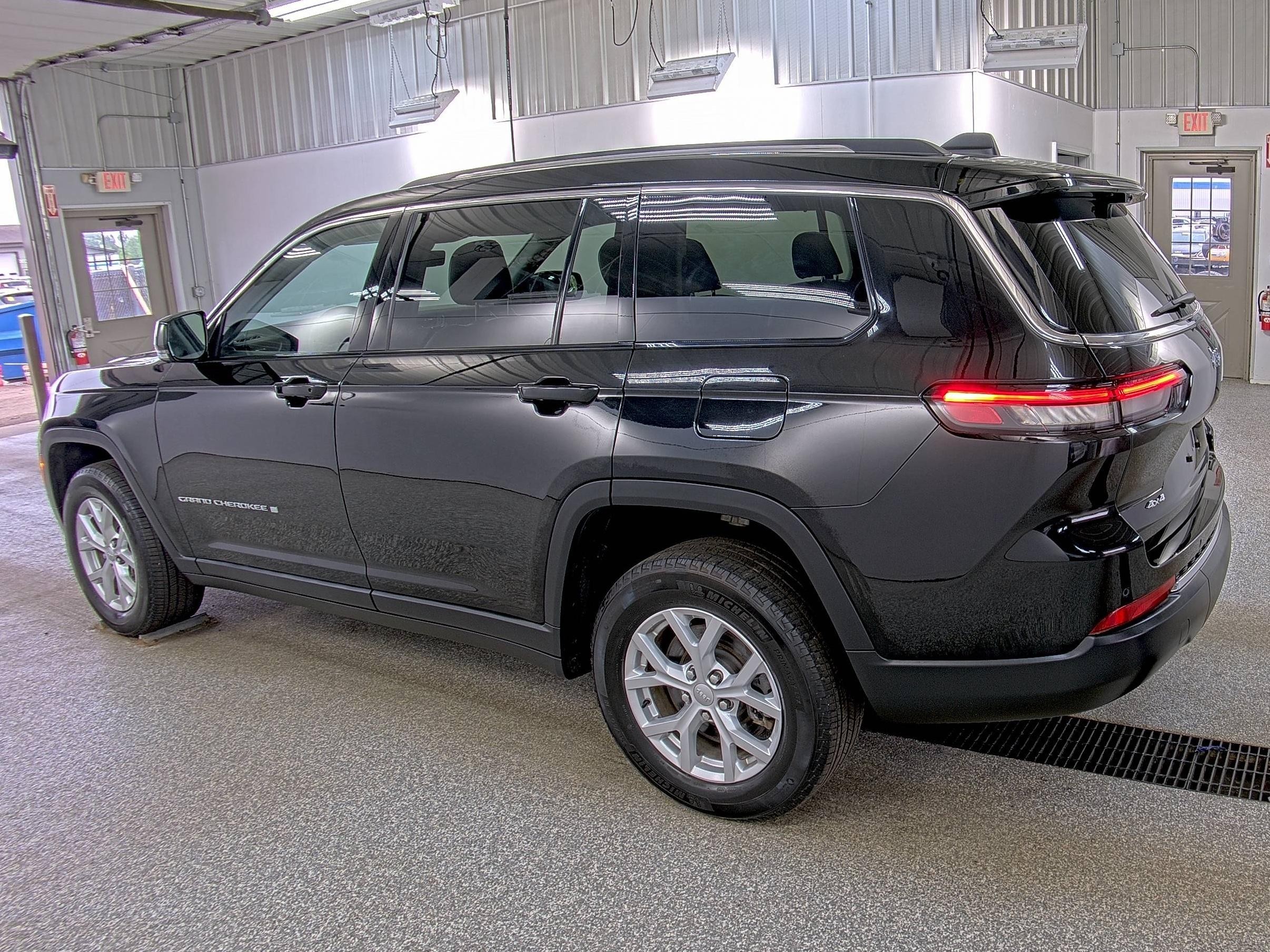 2023 Jeep Grand Cherokee L Limited vin: 1C4RJKBG7P8804785
