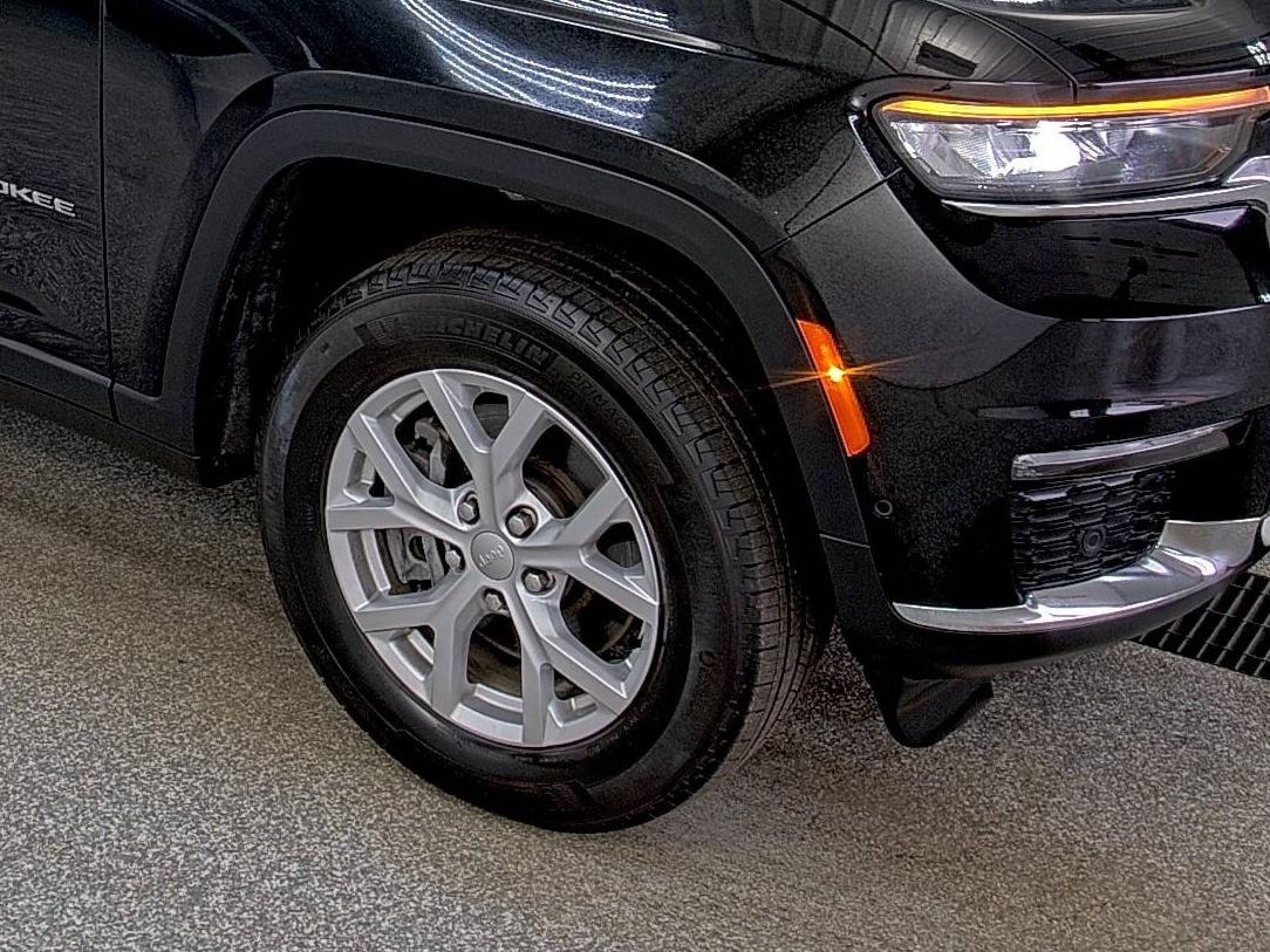 2023 Jeep Grand Cherokee L Limited vin: 1C4RJKBG7P8804785