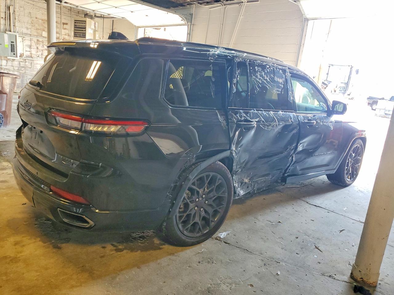 2023 Jeep Grand Cherokee L Summit Черный vin: 1C4RJKEG8P8767953
