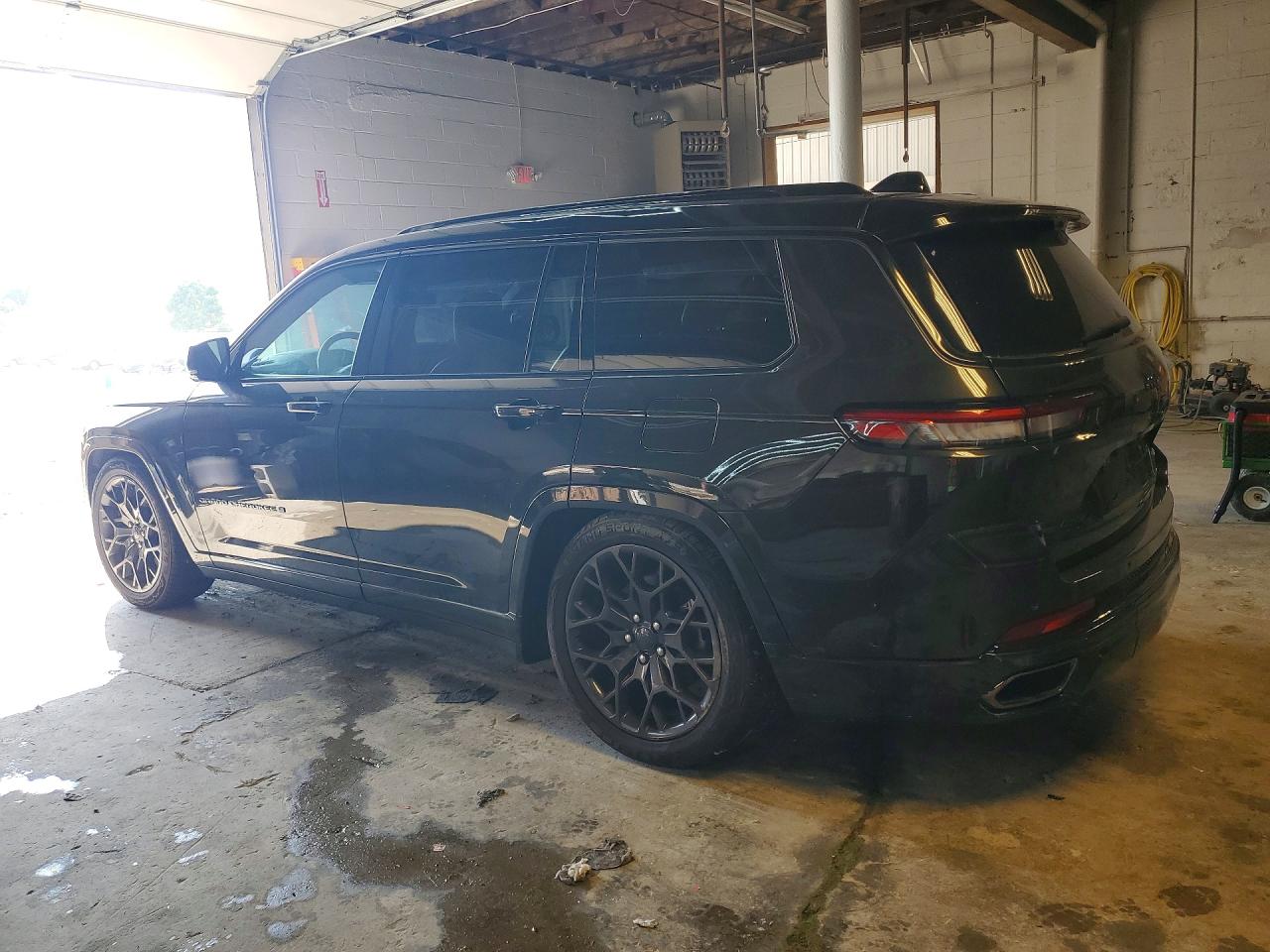 2023 Jeep Grand Cherokee L Summit Черный vin: 1C4RJKEG8P8767953