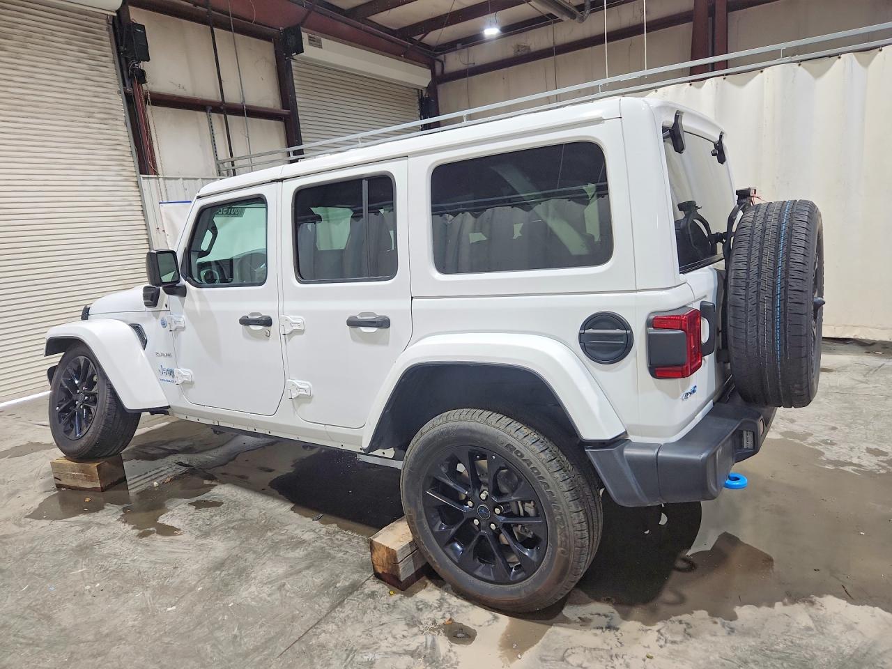 2024 Jeep Wrangler Sahara 4xe White vin: 1C4RJXP65RW232644