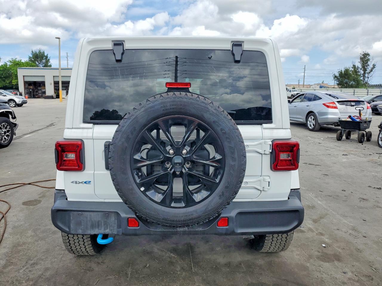 2024 Jeep Wrangler Sahara 4xe White vin: 1C4RJXP67RW270764