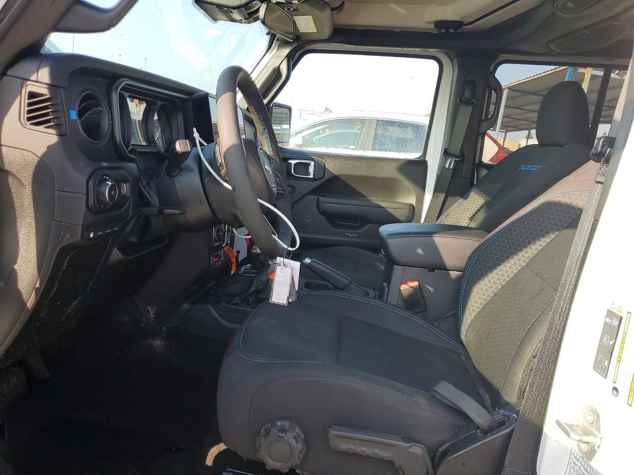 2025 Jeep Wrangler Rubicon 4xe White vin: 1C4RJXR62SW575429