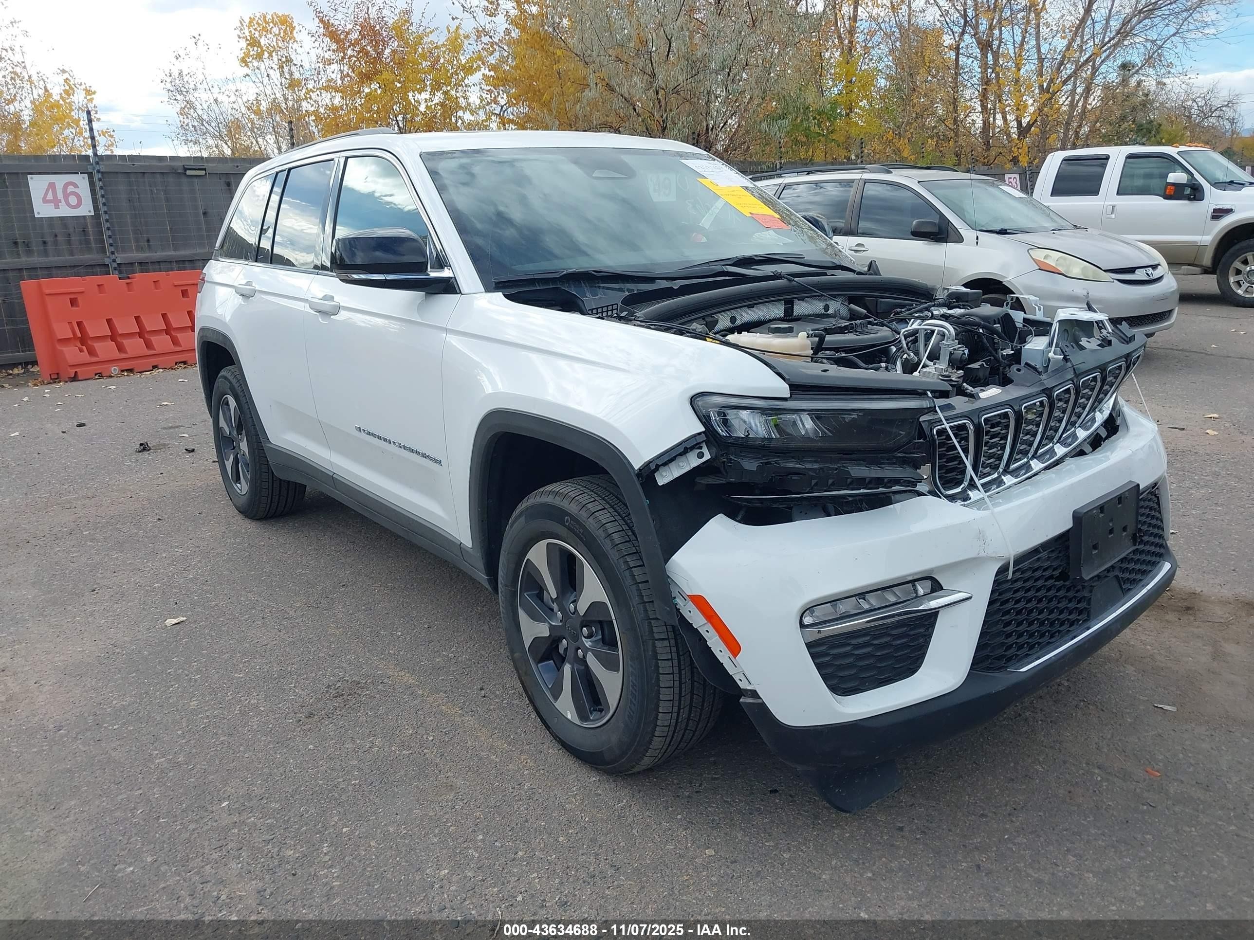 2025 Jeep Grand Cherokee 4xe   Белый vin: 1C4RJYB60S8693063