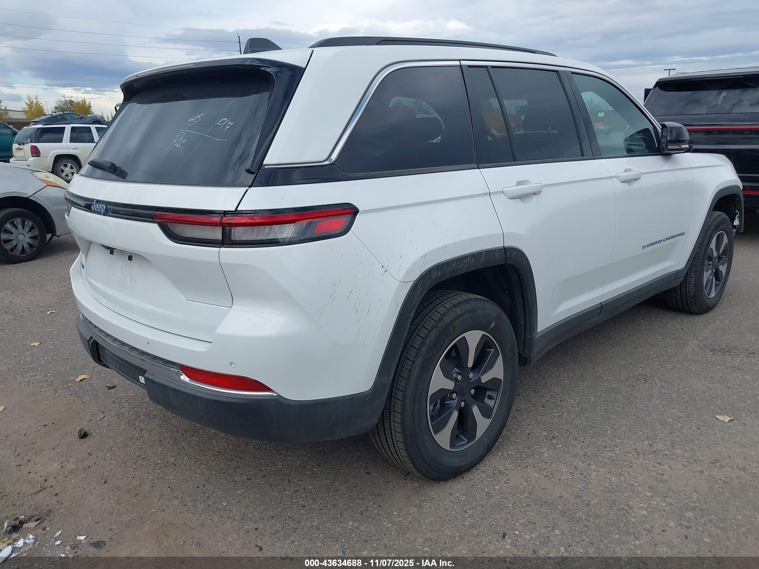 2025 Jeep Grand Cherokee 4xe   Белый vin: 1C4RJYB60S8693063