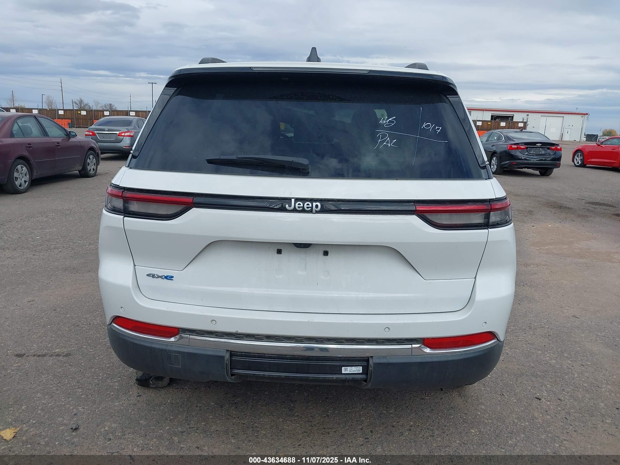 2025 Jeep Grand Cherokee 4xe   Белый vin: 1C4RJYB60S8693063