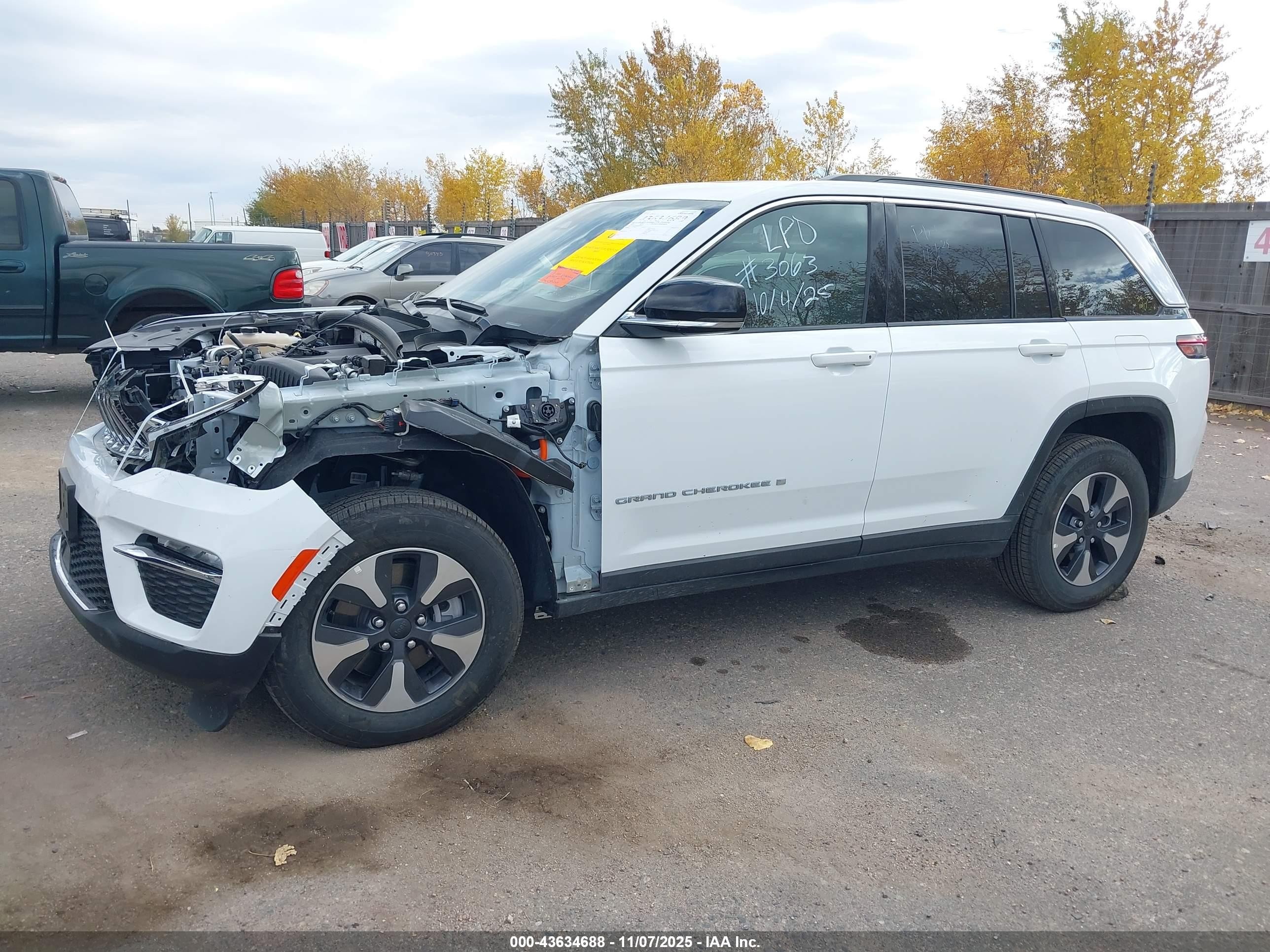 2025 Jeep Grand Cherokee 4xe   Белый vin: 1C4RJYB60S8693063