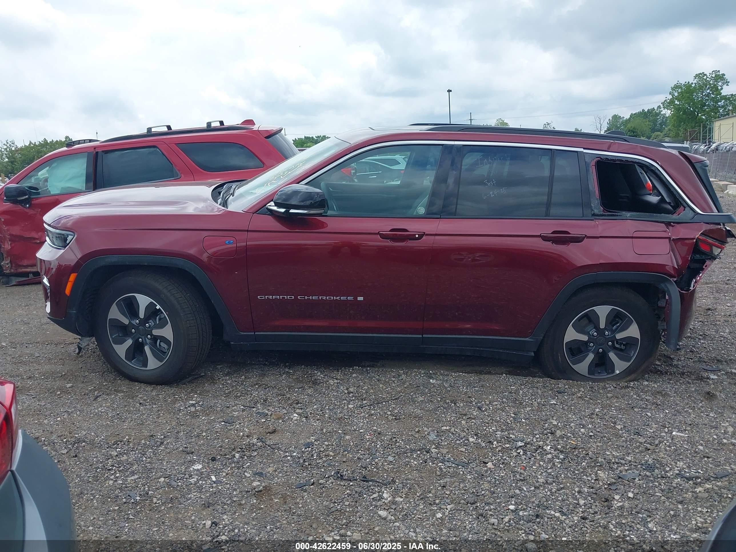 2025 Jeep Grand Cherokee 4xe   Красный vin: 1C4RJYB62S8700336