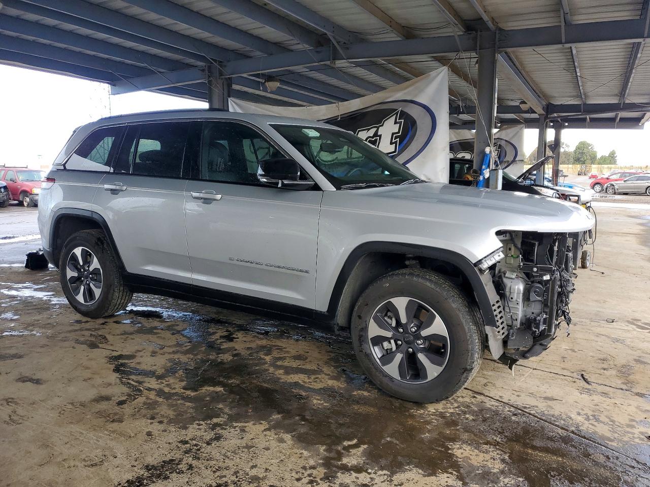 2024 Jeep Grand Cherokee Limited 4xe Silver vin: 1C4RJYB65RC158415