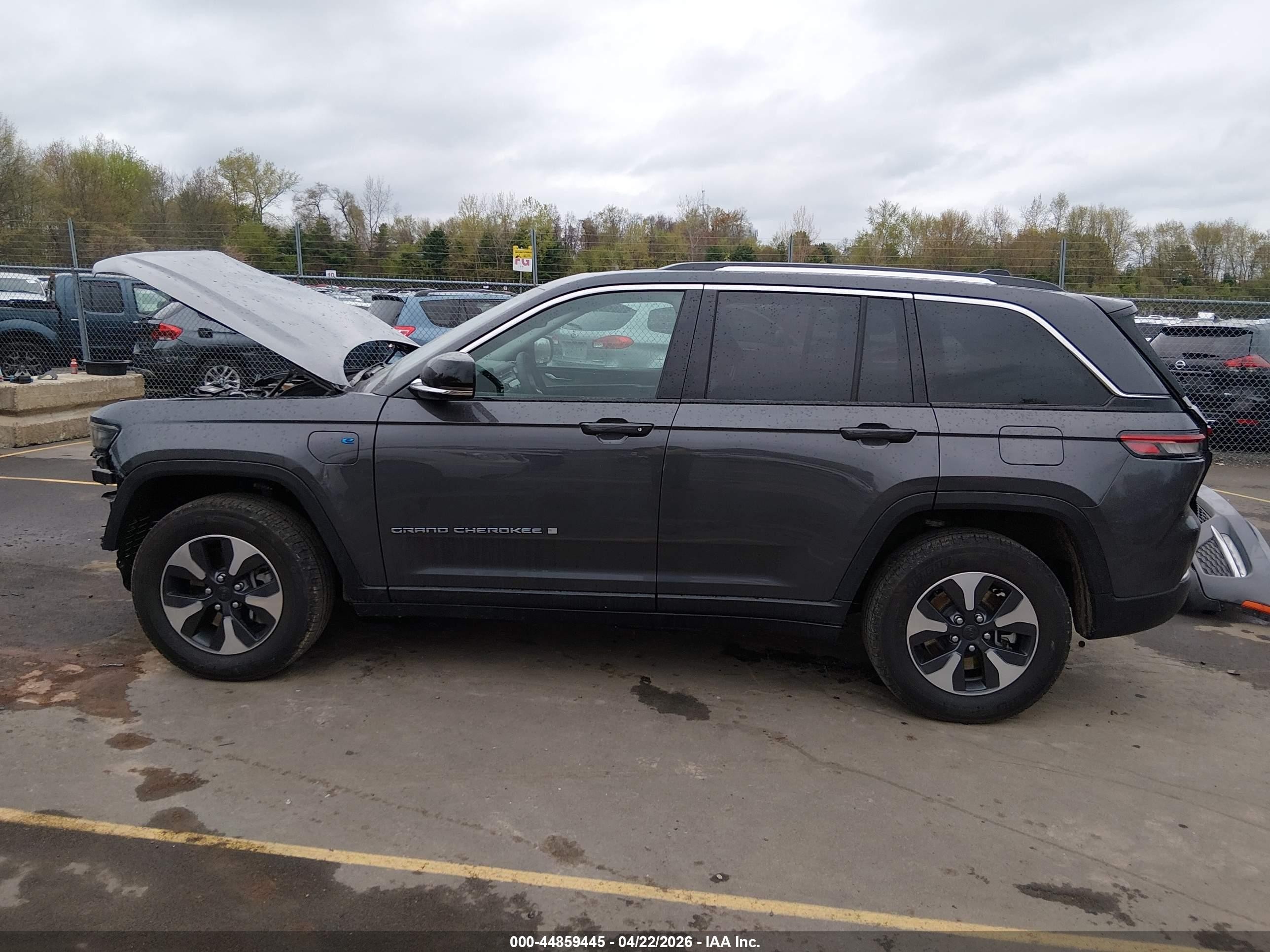 2024 Jeep Grand Cherokee 4xe Gray vin: 1C4RJYB65RC681675