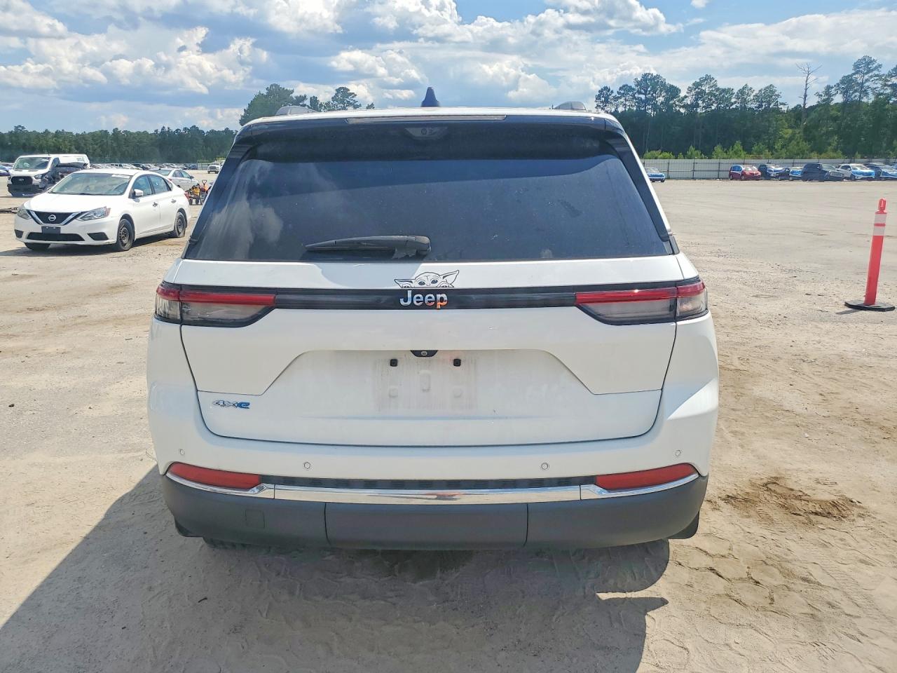 2022 Jeep Grand Cherokee Limited 4xe White vin: 1C4RJYB66N8759491