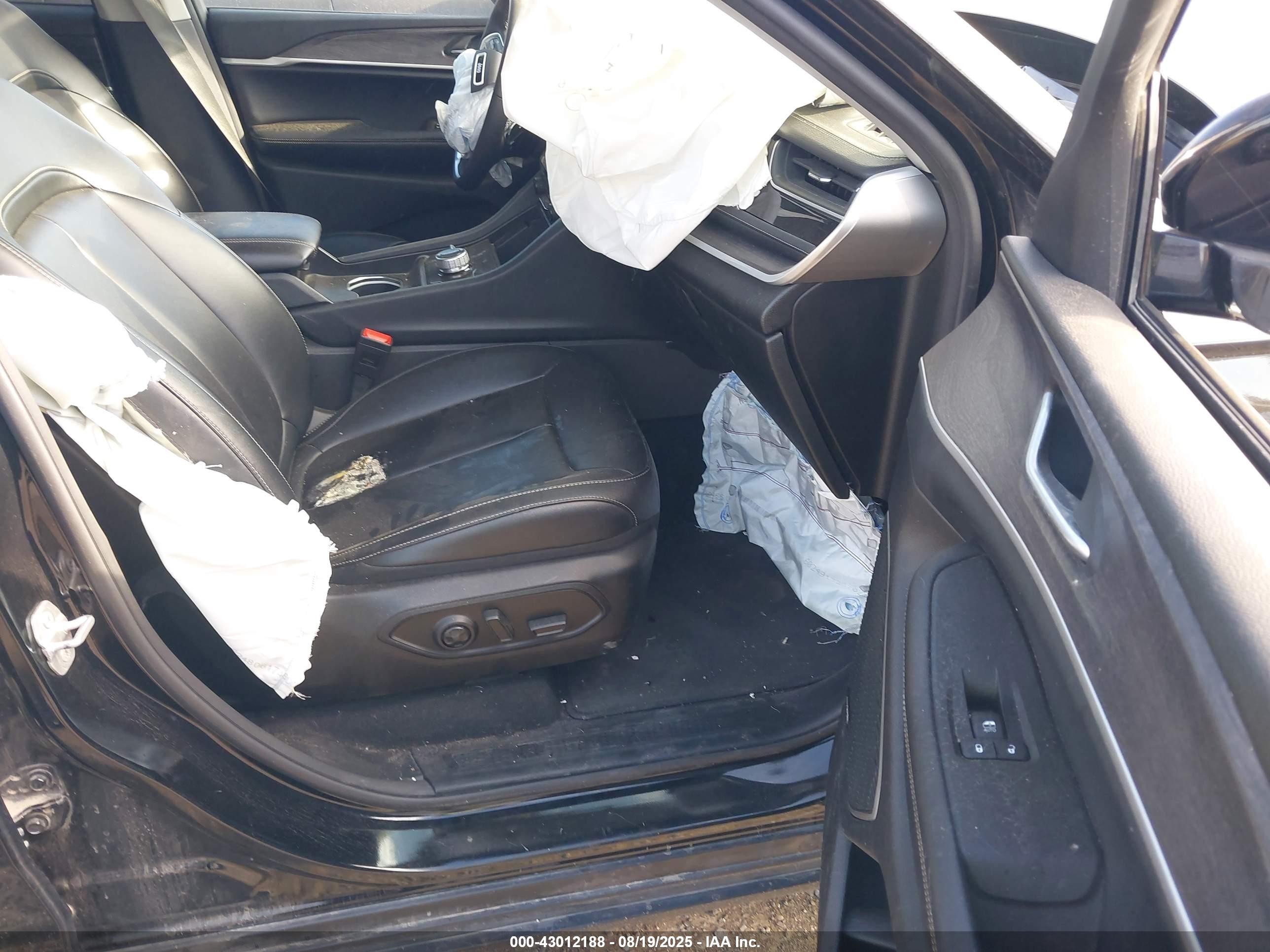 2024 Jeep Grand Cherokee 4xe   Black vin: 1C4RJYB69RC720381
