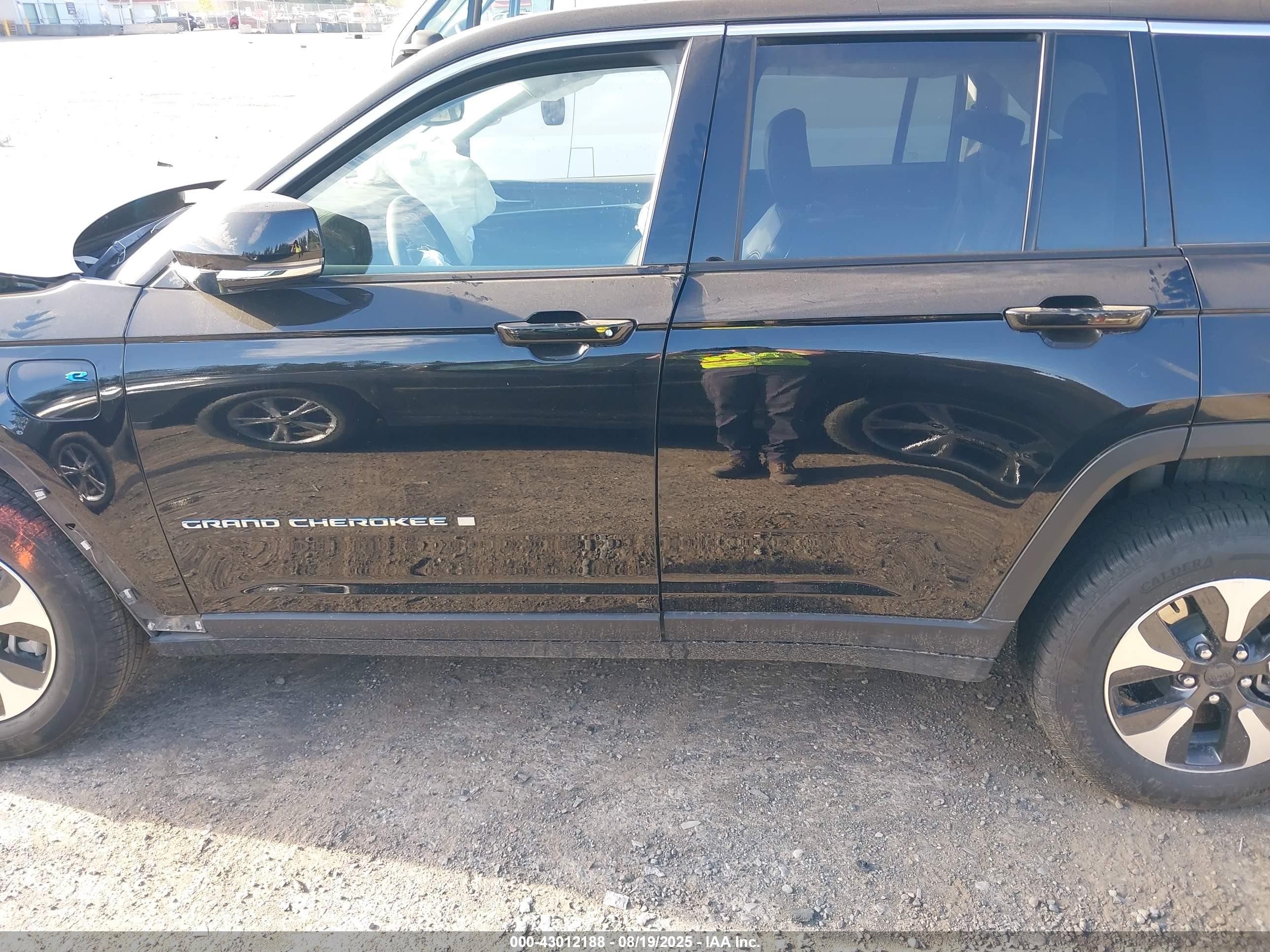2024 Jeep Grand Cherokee 4xe   Black vin: 1C4RJYB69RC720381
