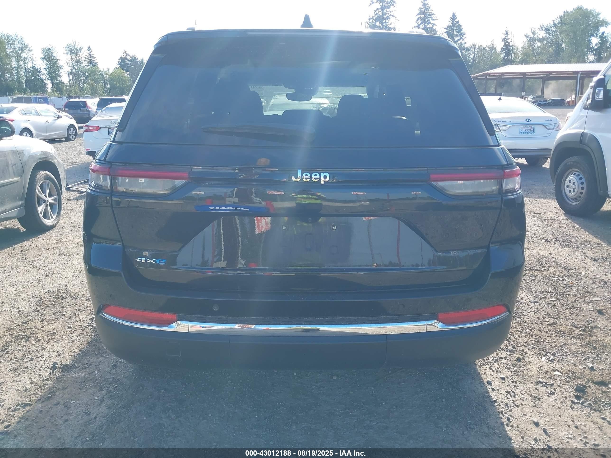 2024 Jeep Grand Cherokee 4xe   Black vin: 1C4RJYB69RC720381