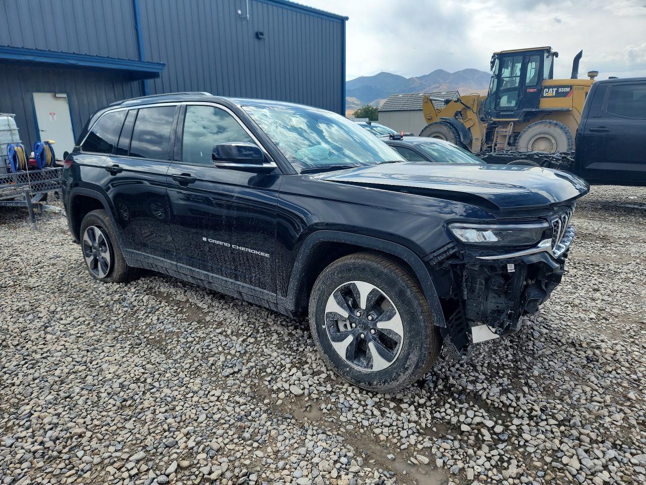 2025 Jeep Grand Cherokee 4xe Черный vin: 1C4RJYB6XS8692423