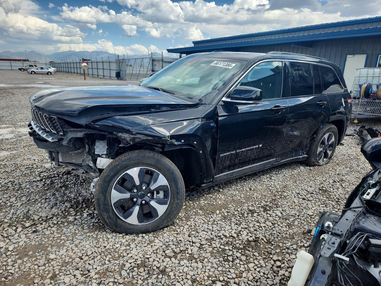 2025 Jeep Grand Cherokee 4xe Черный vin: 1C4RJYB6XS8692423