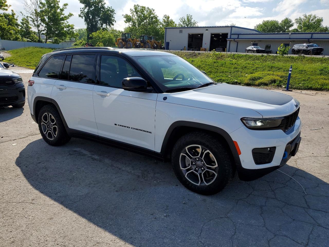 2023 Jeep Grand Cherokee Trailhawk 4xe White vin: 1C4RJYC65P8791866
