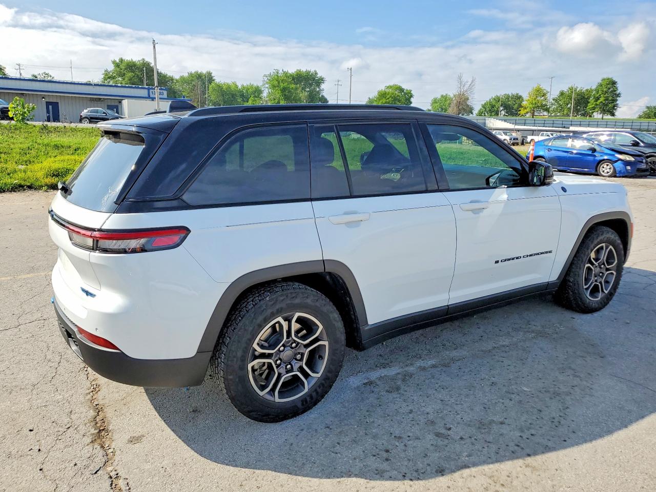 2023 Jeep Grand Cherokee Trailhawk 4xe White vin: 1C4RJYC65P8791866