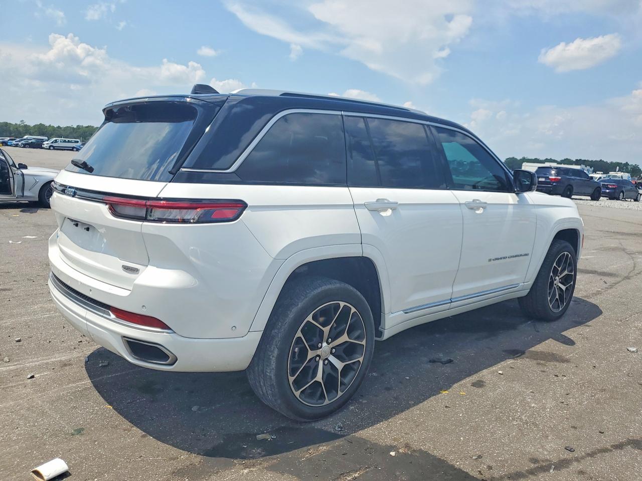2022 Jeep Grand Cherokee Summit 4xe White vin: 1C4RJYE60N8707267