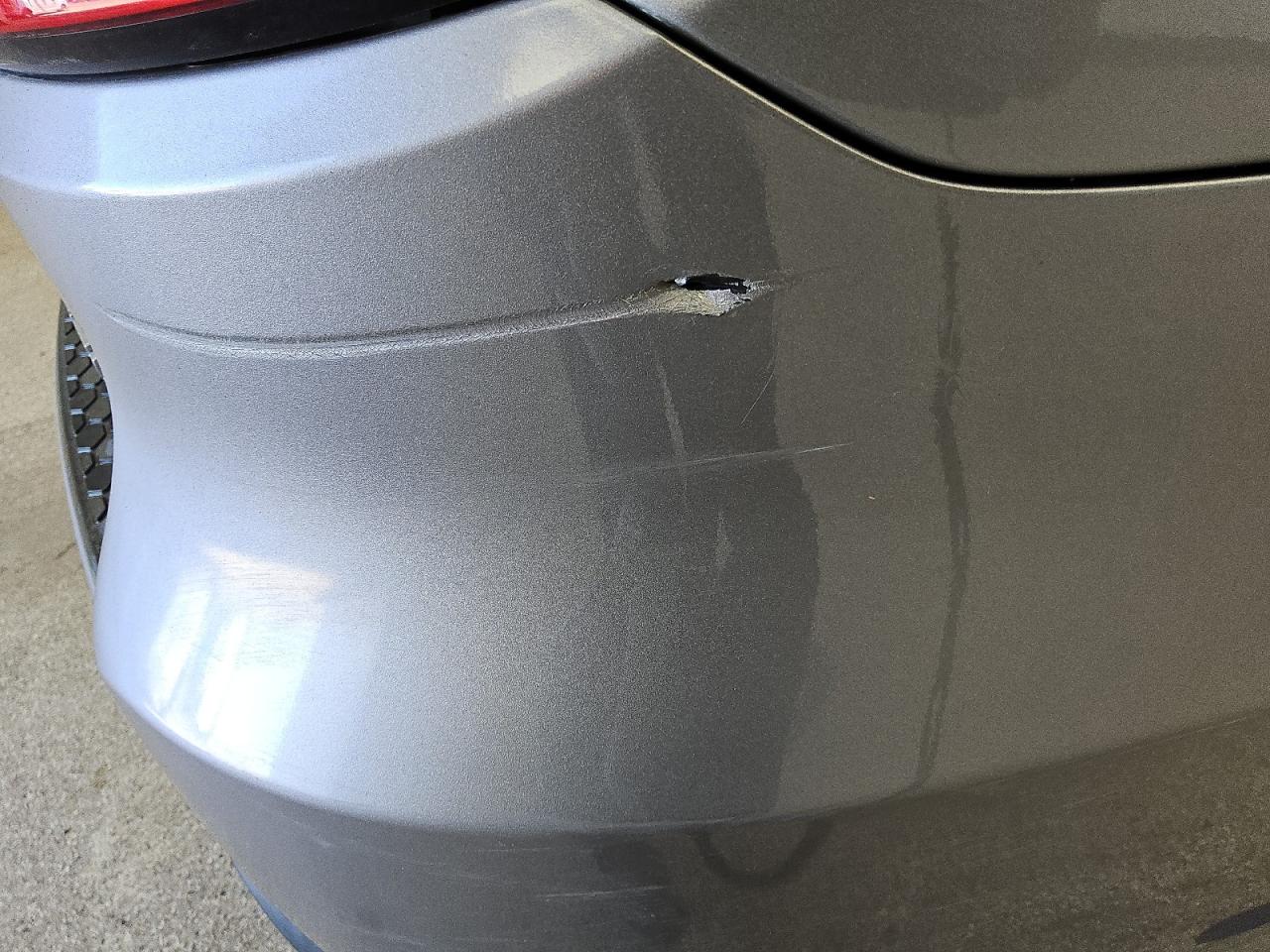 2015 Dodge Durango Citadel Silver vin: 1C4SDJET0FC861093 Damage: Rear Bumper, Hole(S), 1 To 2 Inches