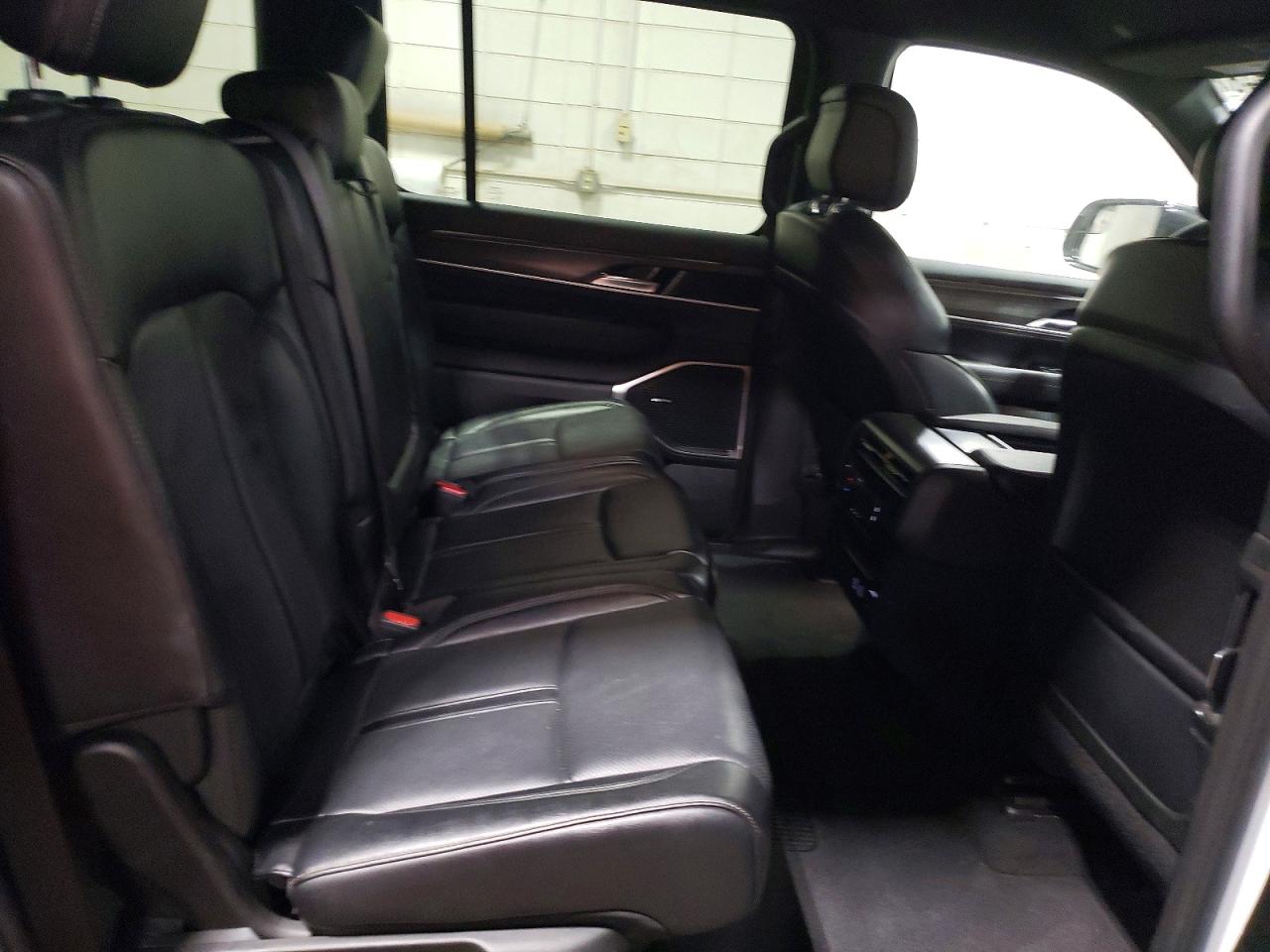 2024 Jeep Wagoneer L Series Ii Белый vin: 1C4SJRBP3RS145989