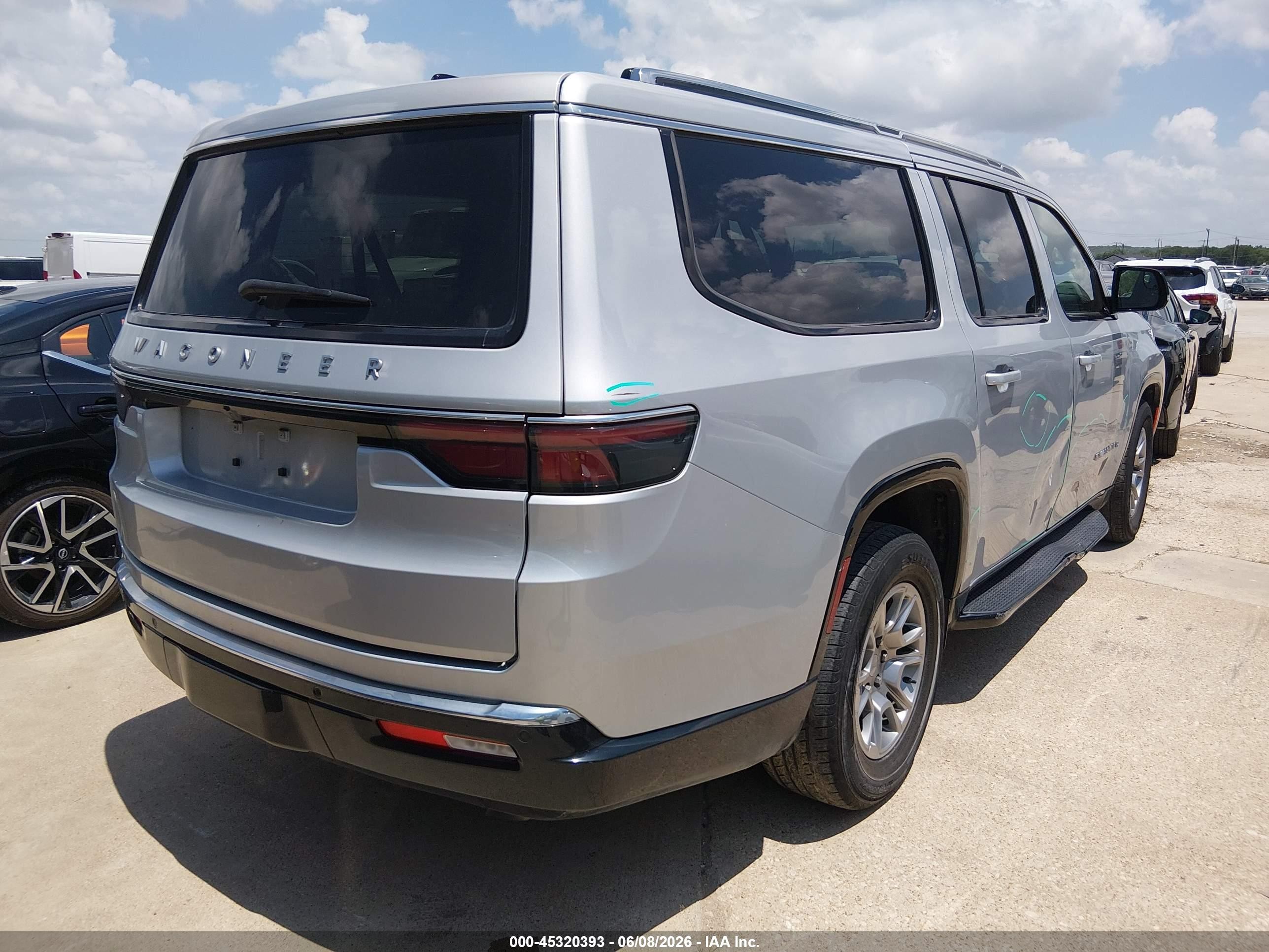 2024 Jeep Wagoneer L Series I 4x4 Silver vin: 1C4SJSAP7RS111594