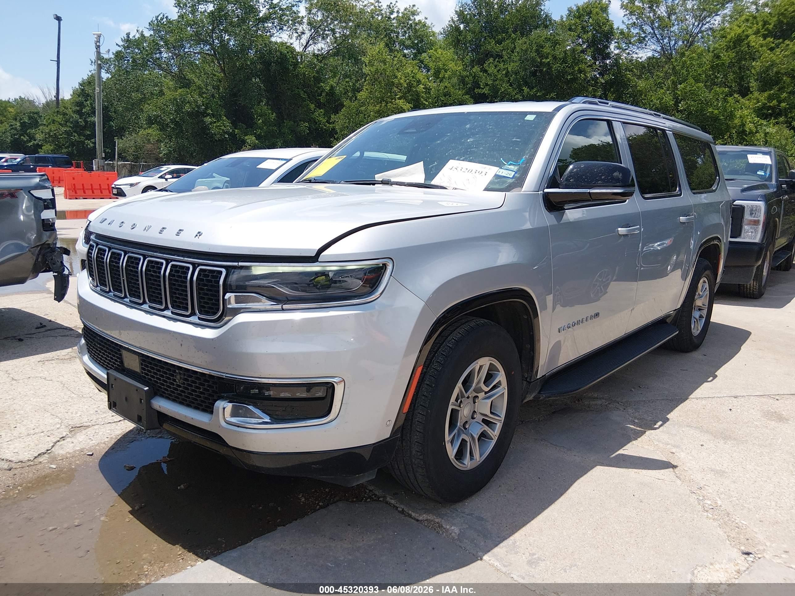 2024 Jeep Wagoneer L Series I 4x4 Silver vin: 1C4SJSAP7RS111594