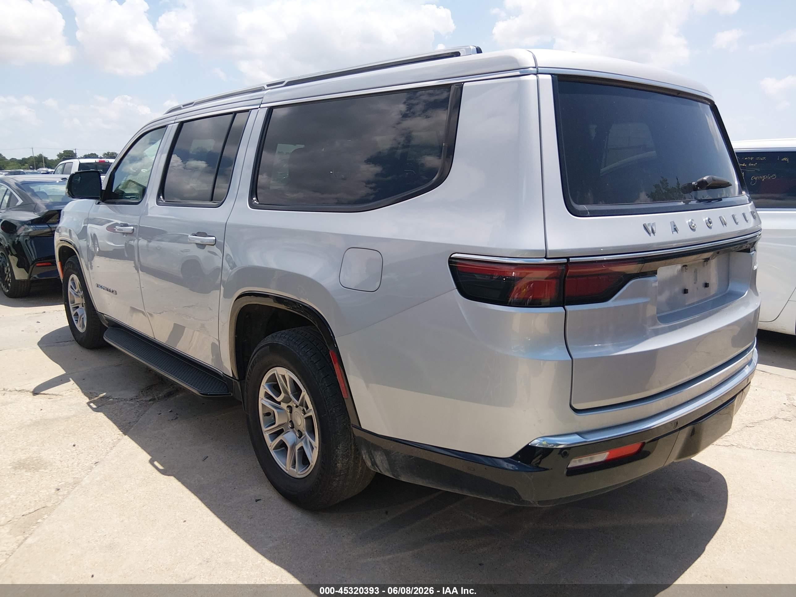 2024 Jeep Wagoneer L Series I 4x4 Silver vin: 1C4SJSAP7RS111594