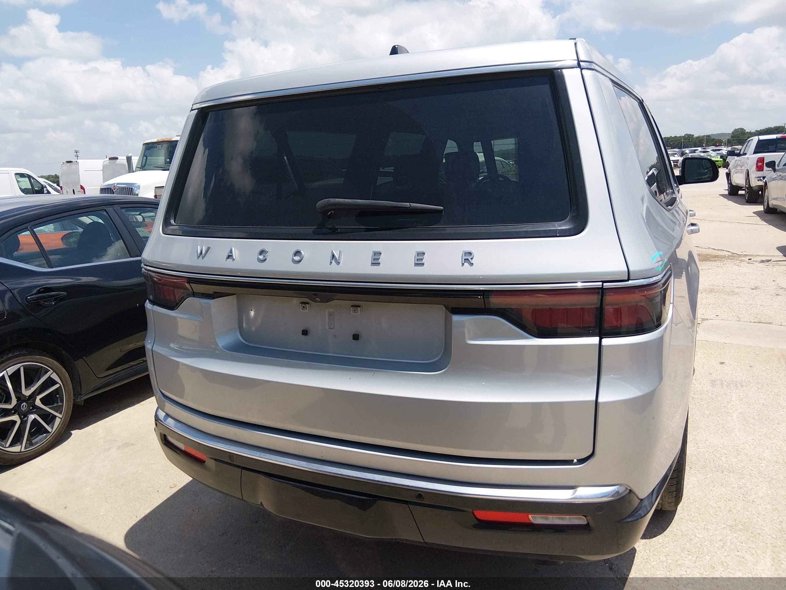 2024 Jeep Wagoneer L Series I 4x4 Silver vin: 1C4SJSAP7RS111594