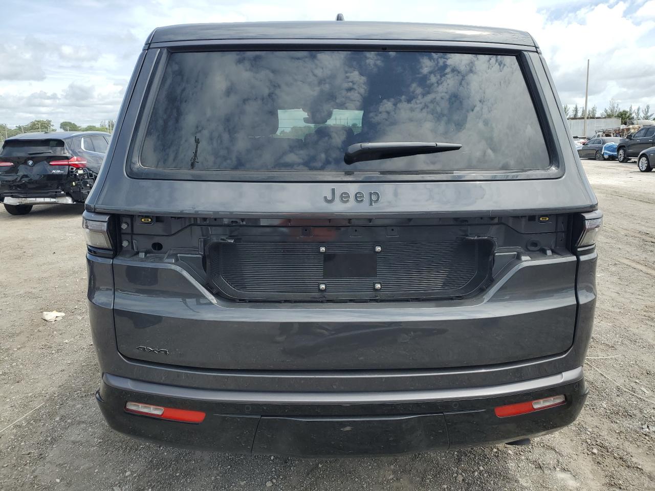 2026 Jeep Grand Wagoneer L Limited Черный vin: 1C4SJSBP0TS158875 Damage: Center Brake Light, Missing, Replacement Required
