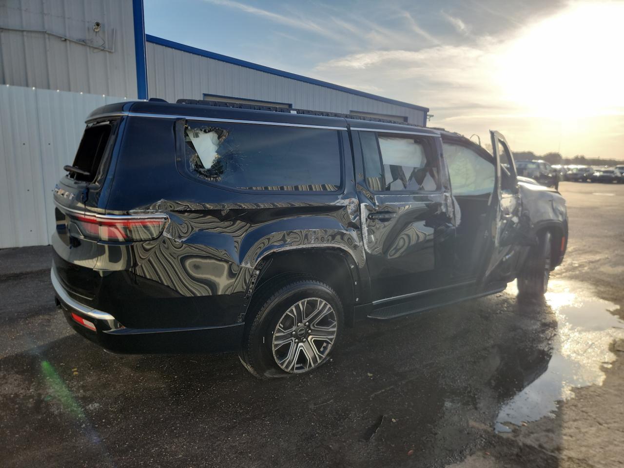 2025 Jeep Wagoneer L Series Ii Black vin: 1C4SJSBP1SS538158 Damage: Right Qtr Panel, Severe Damage, Replacement Required