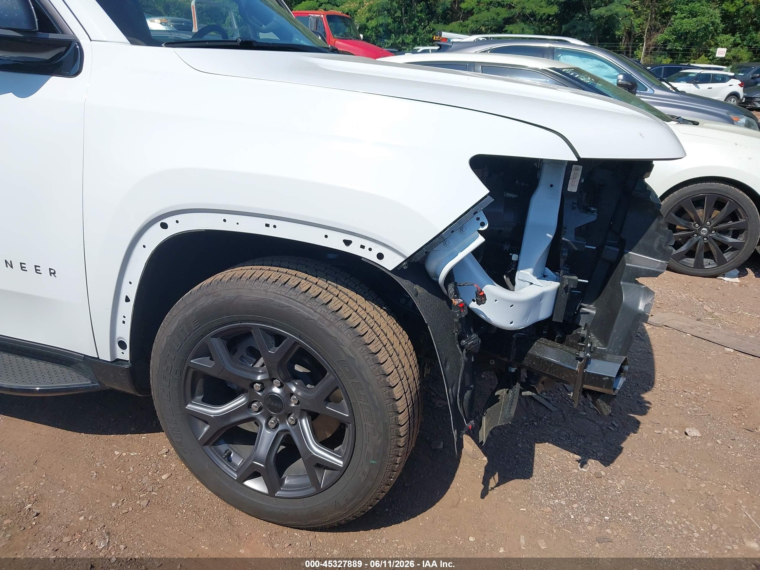 2026 Jeep Grand Wagoneer L Limited Altitude 4x4 White vin: 1C4SJSBP1TS174874