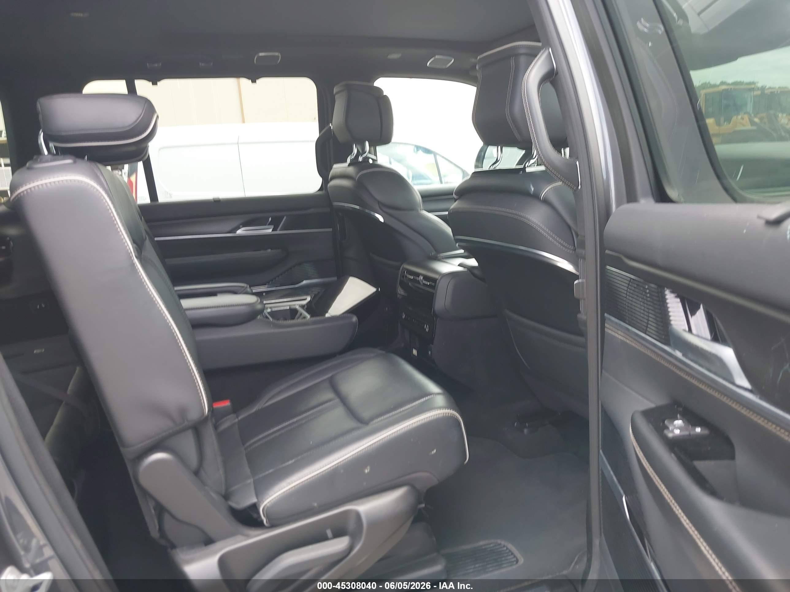2024 Jeep Grand Wagoneer L Series Ii 4x4 Серый vin: 1C4SJSFP4RS120472
