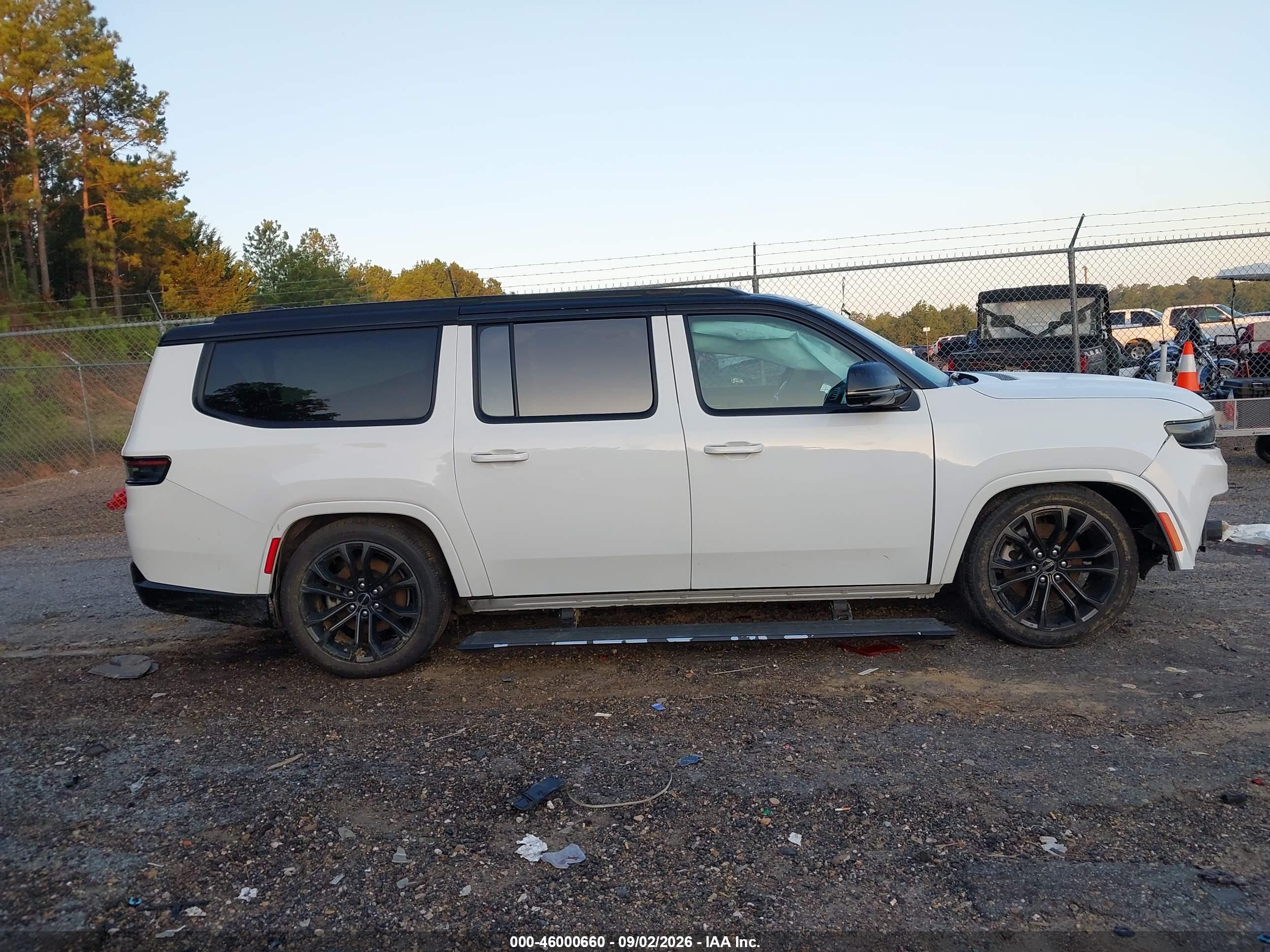 2024 Jeep Grand Wagoneer L Series Ii 4x4 Белый vin: 1C4SJSFP7RS149870