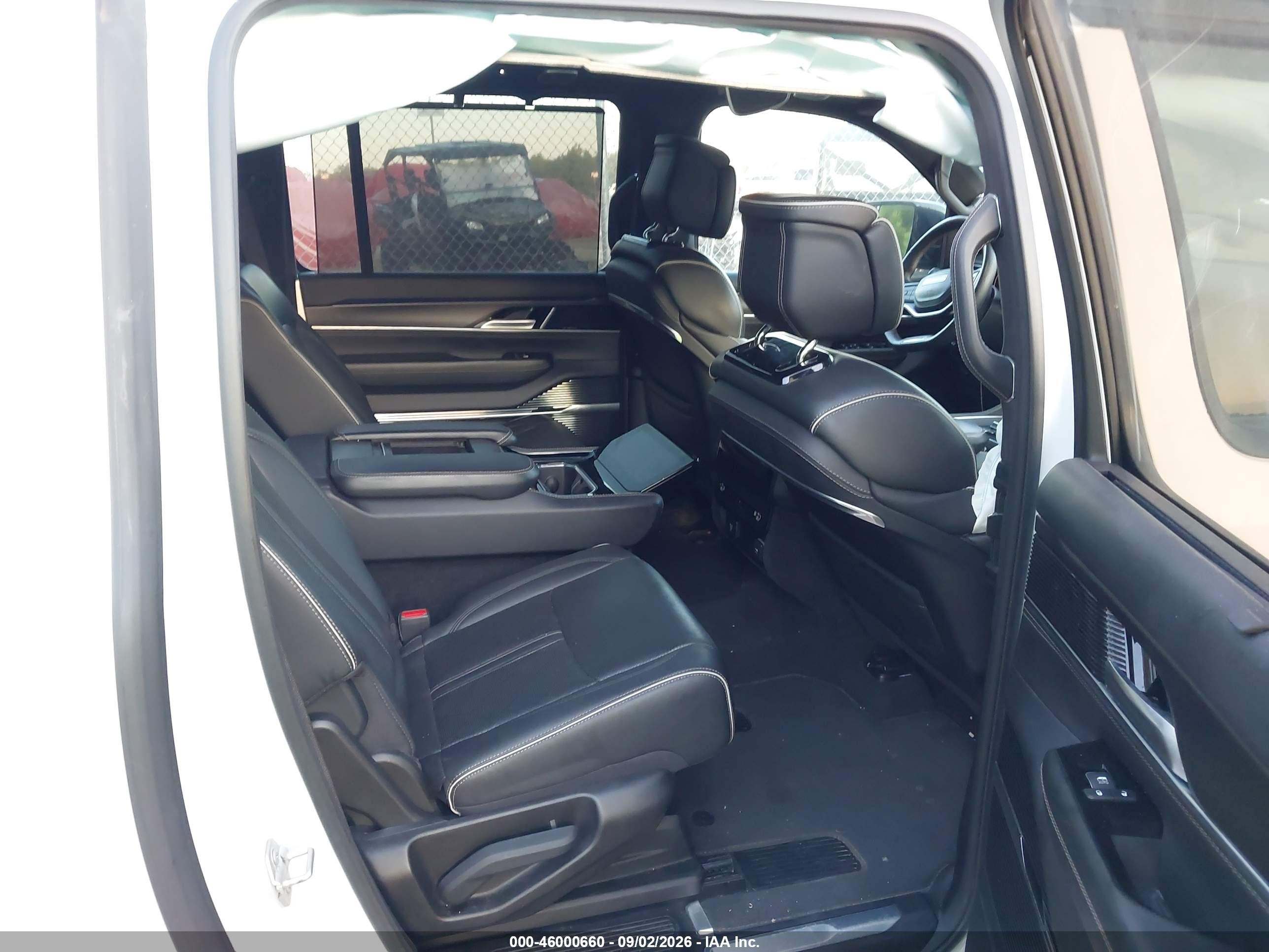 2024 Jeep Grand Wagoneer L Series Ii 4x4 Белый vin: 1C4SJSFP7RS149870