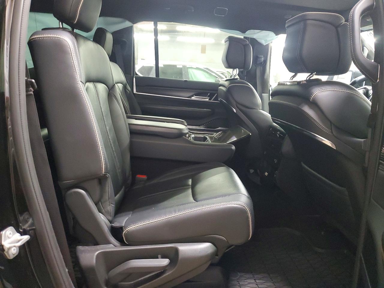 2024 Jeep Grand Wagoneer L Series Ii Black vin: 1C4SJSFP8RS150381